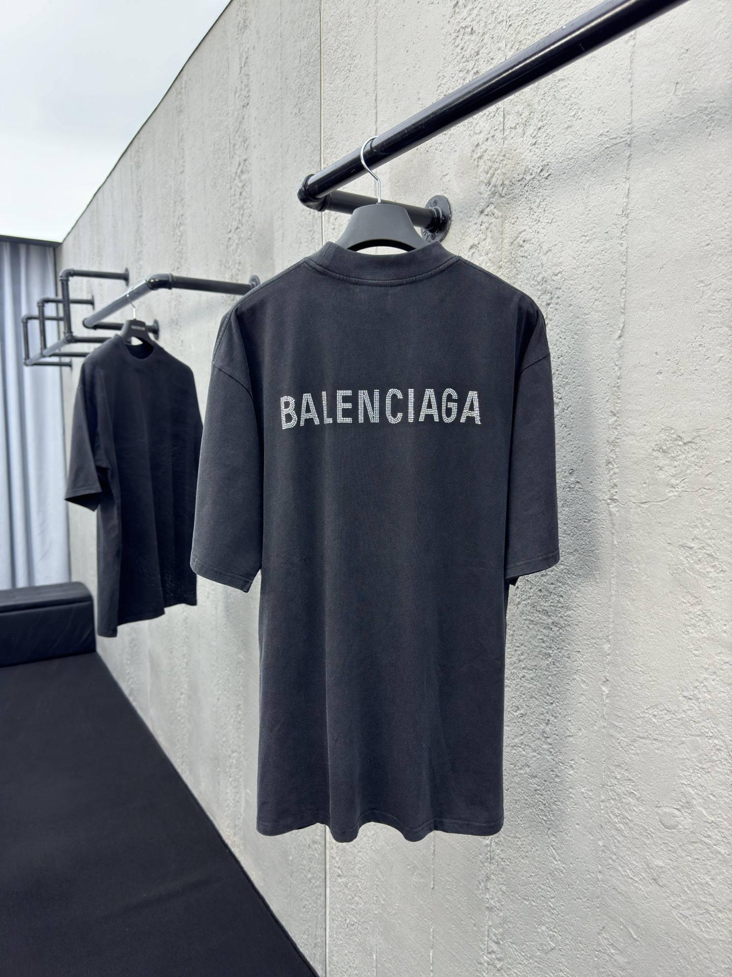 Balenciaga 背后烫钻短袖 2