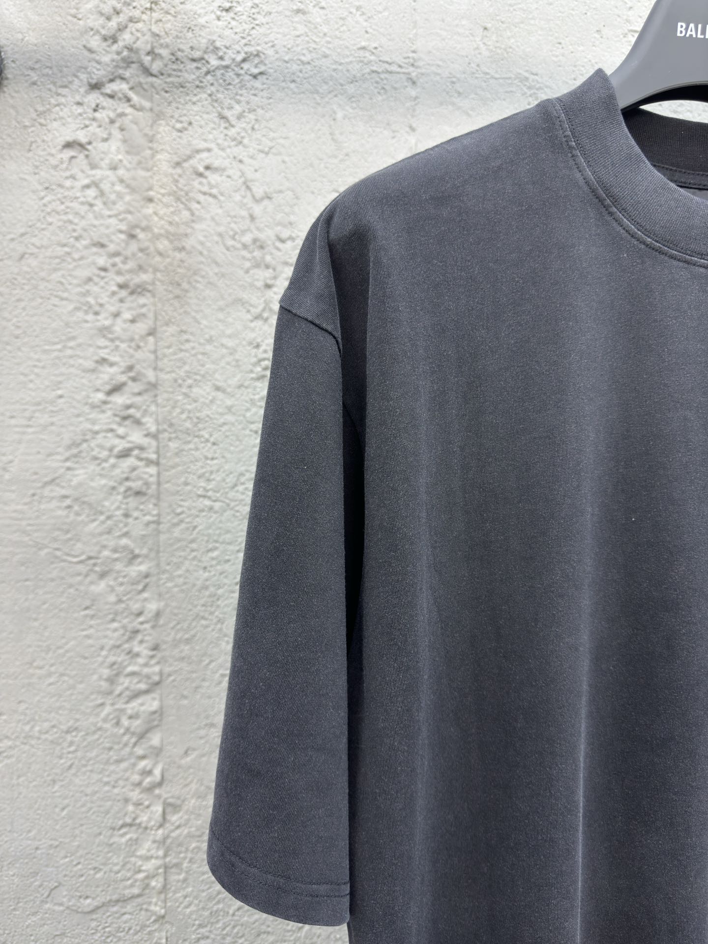 Balenciaga 背后烫钻短袖 4
