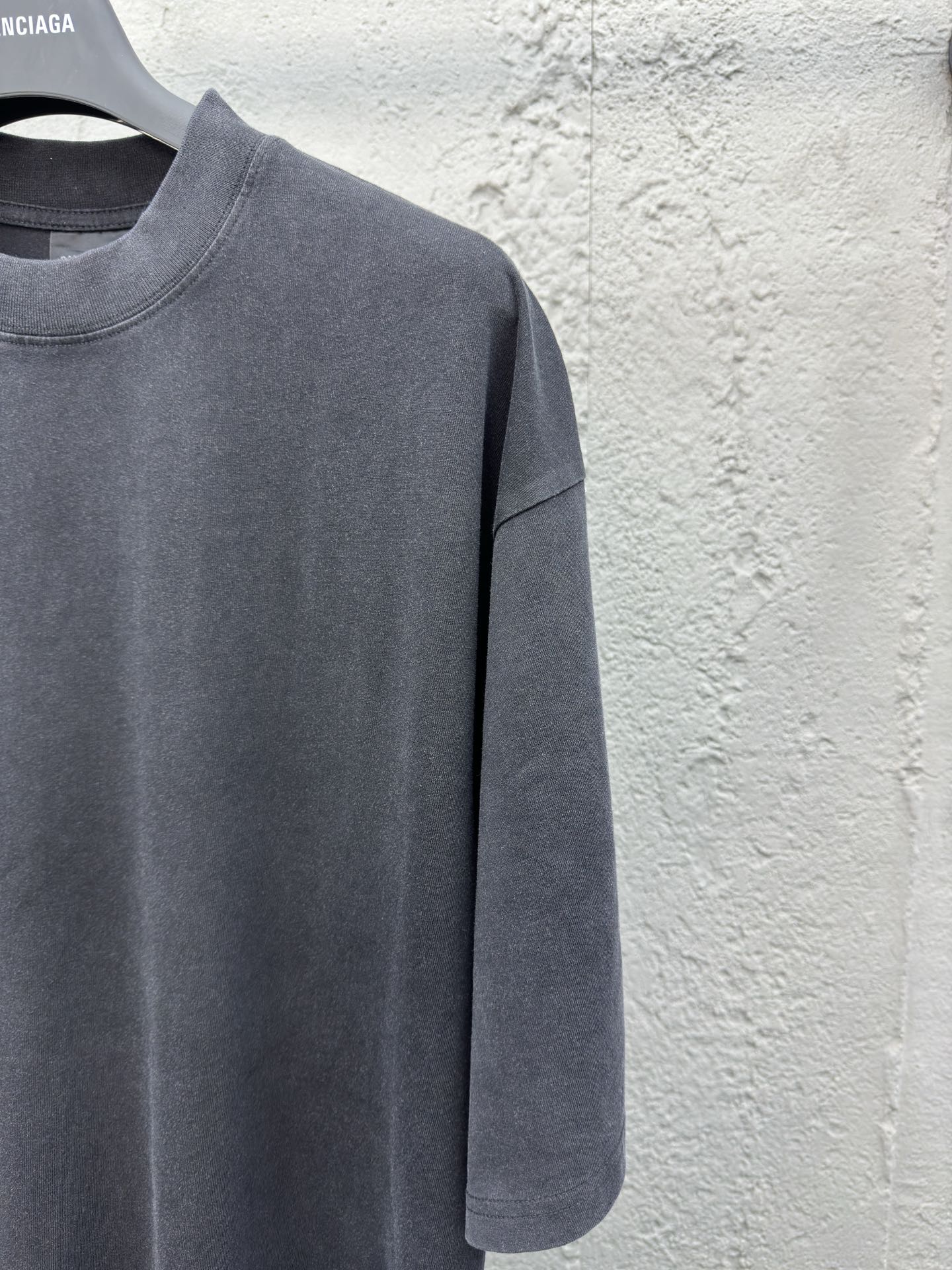 Balenciaga 背后烫钻短袖 5
