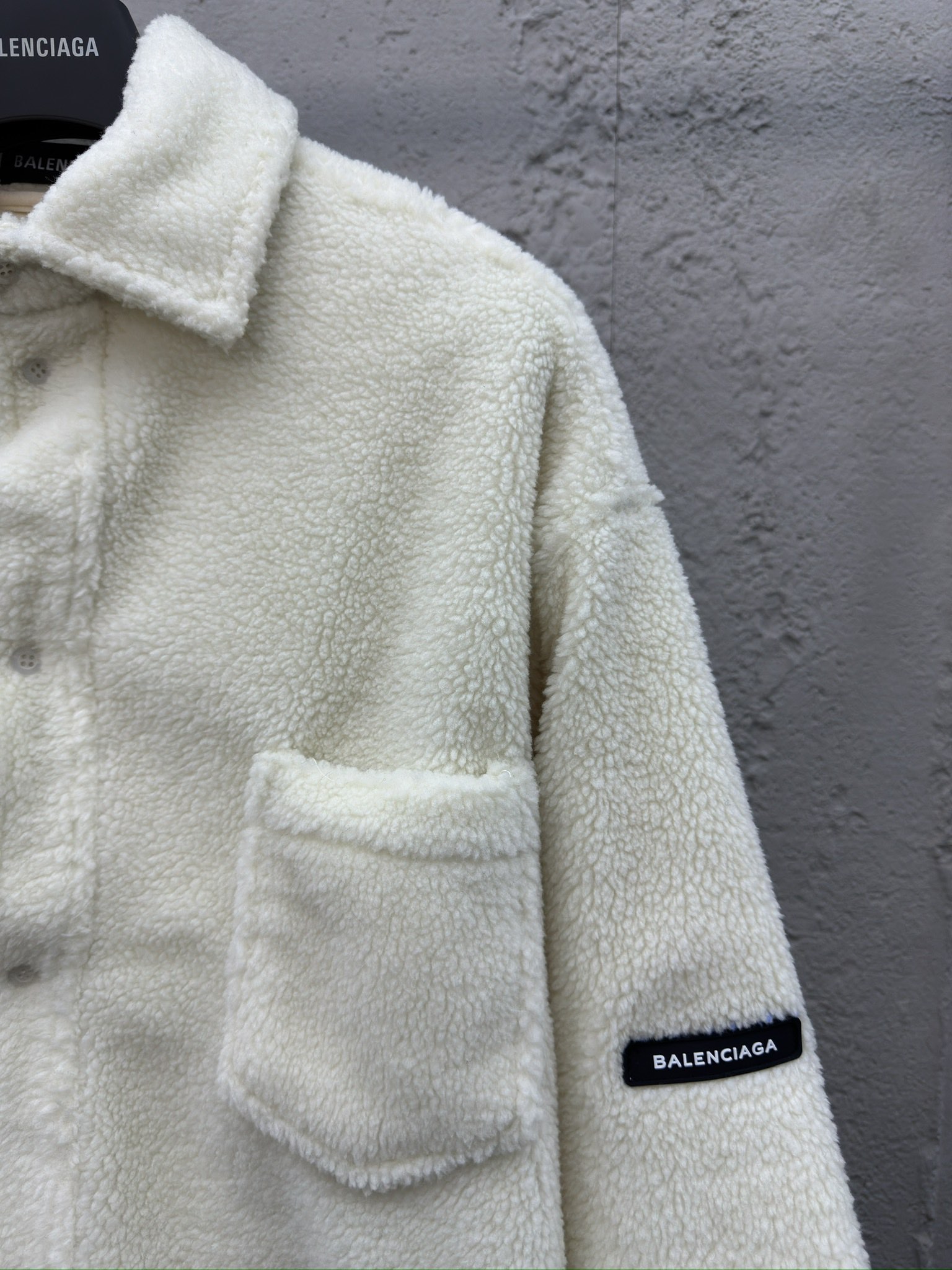 Balenciaga 胶标羊羔毛泰迪外套 5