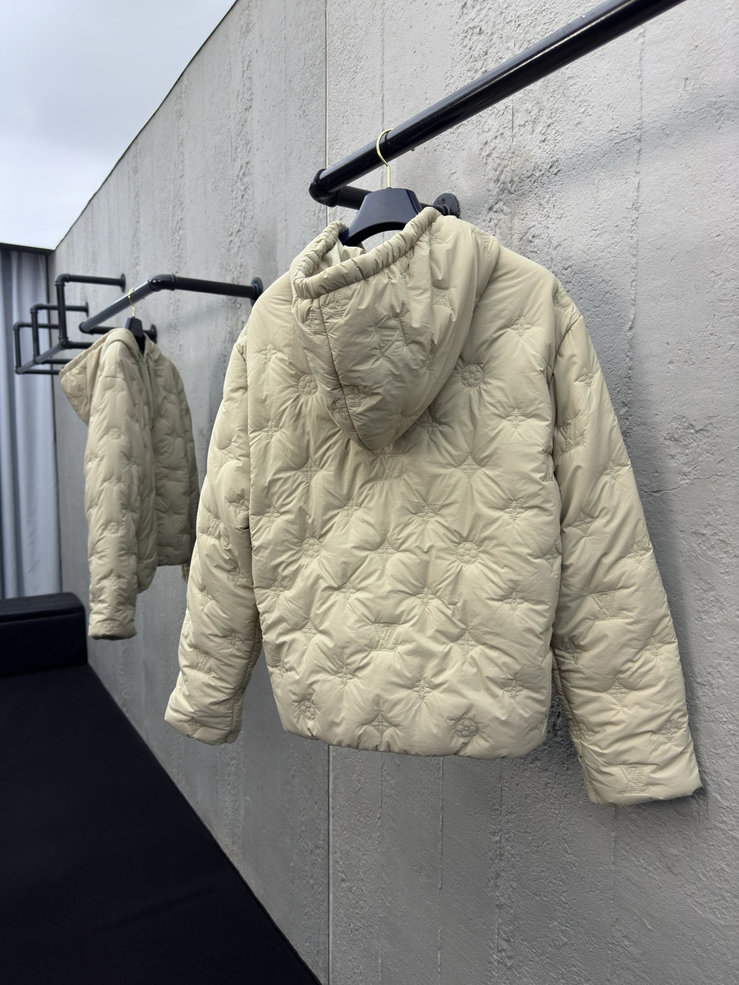 LOUIS VUITTON 行绣老花棉服外套 2