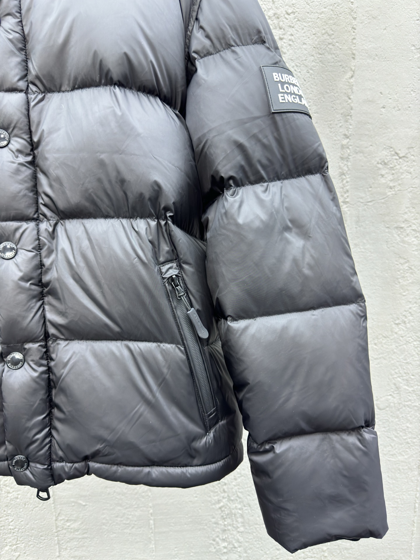 BURBERRY 可拆卸袖子格纹连帽羽绒服 9