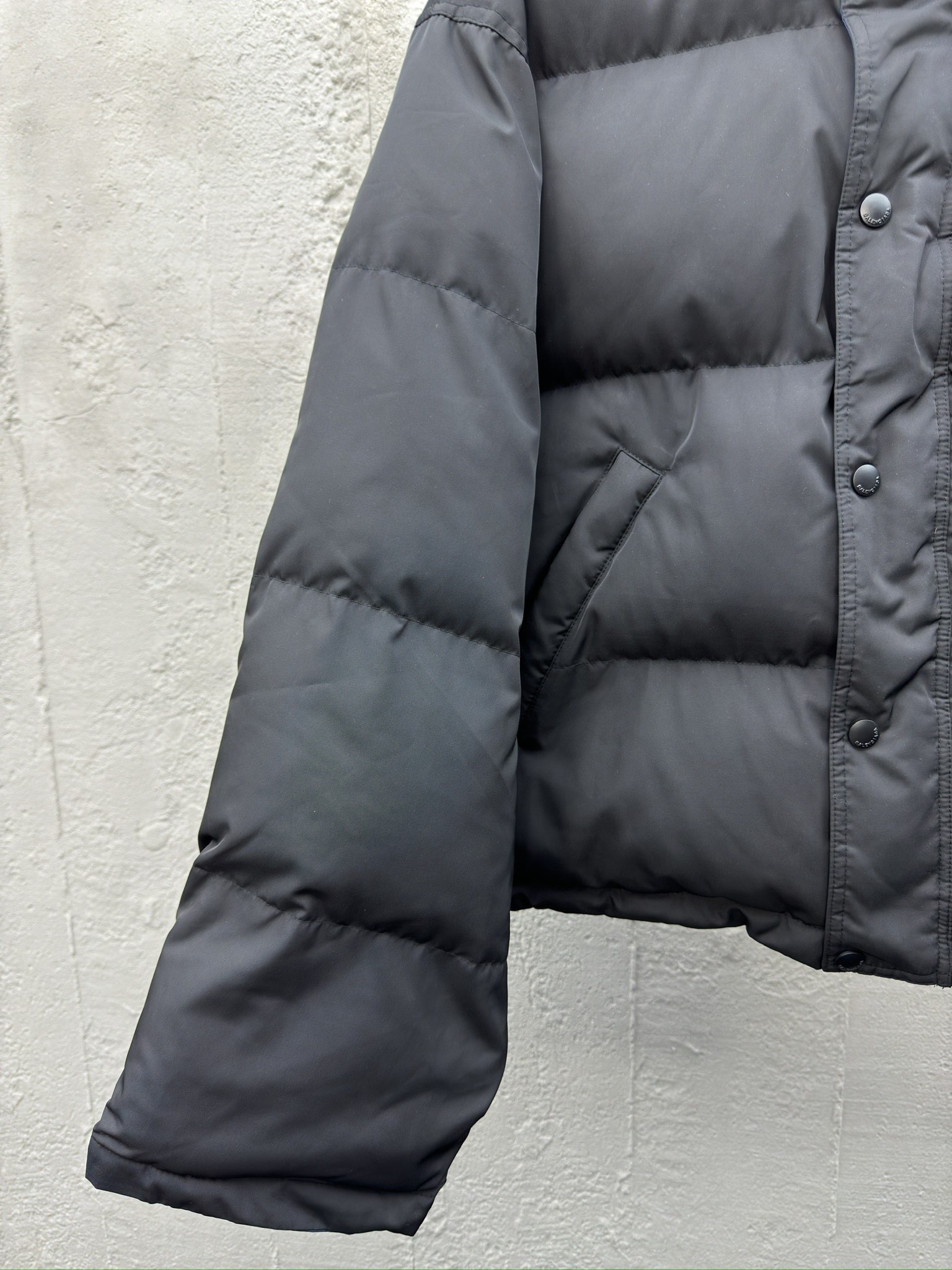 Balenciaga 刺绣款别针双面穿棉服外套 8