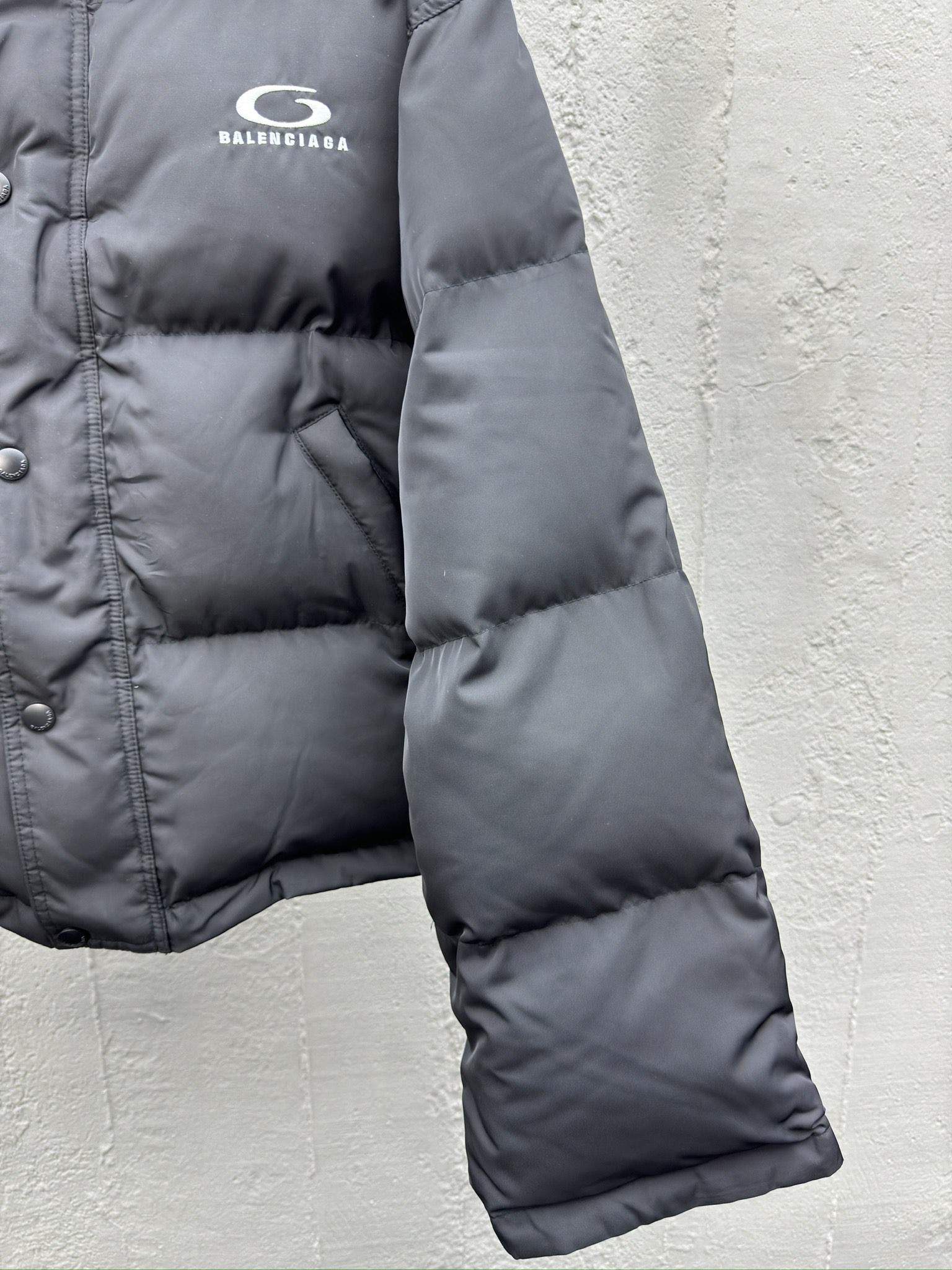 Balenciaga 刺绣款别针双面穿棉服外套 9