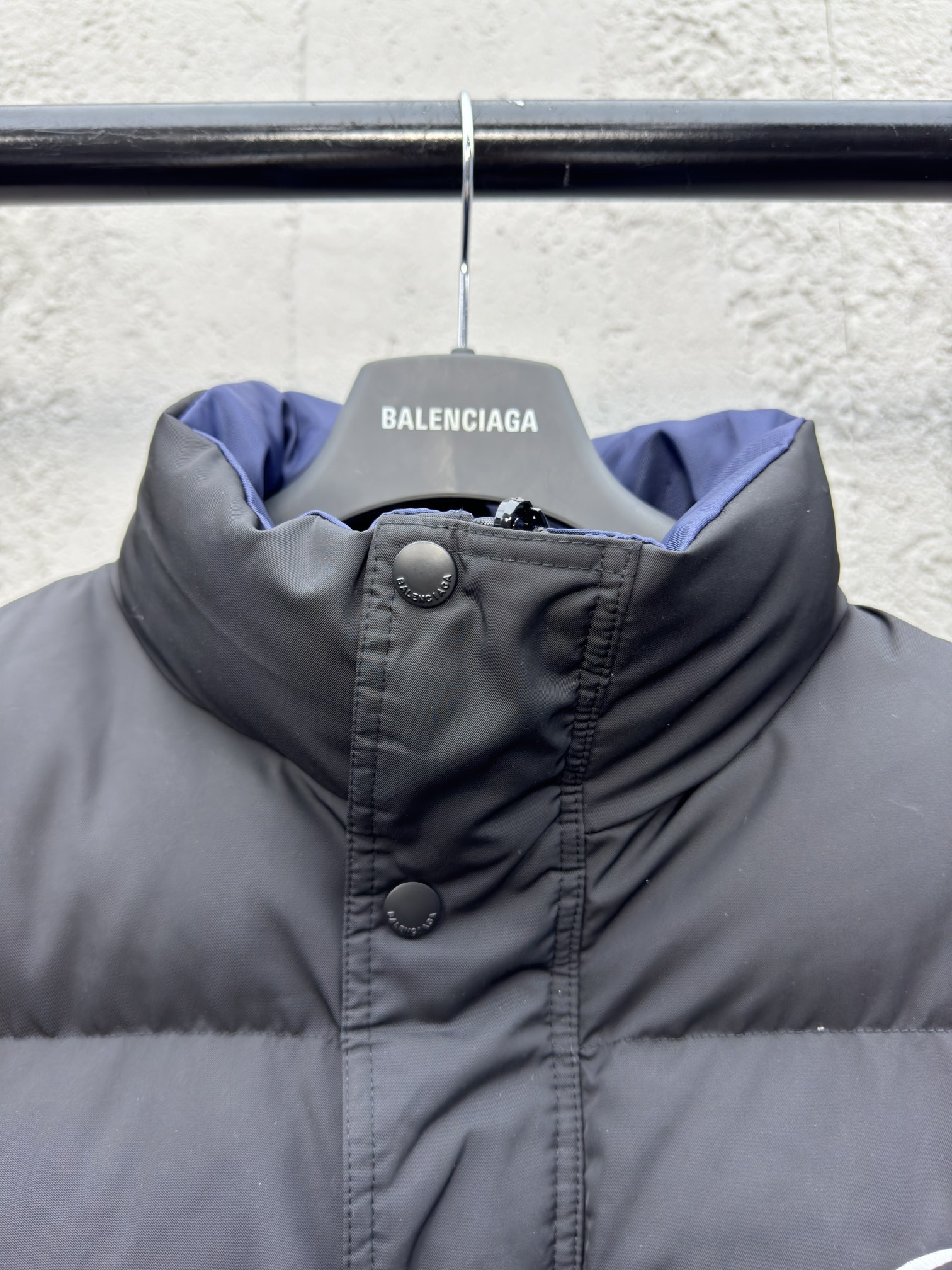 Balenciaga 刺绣款别针双面穿棉服外套 5