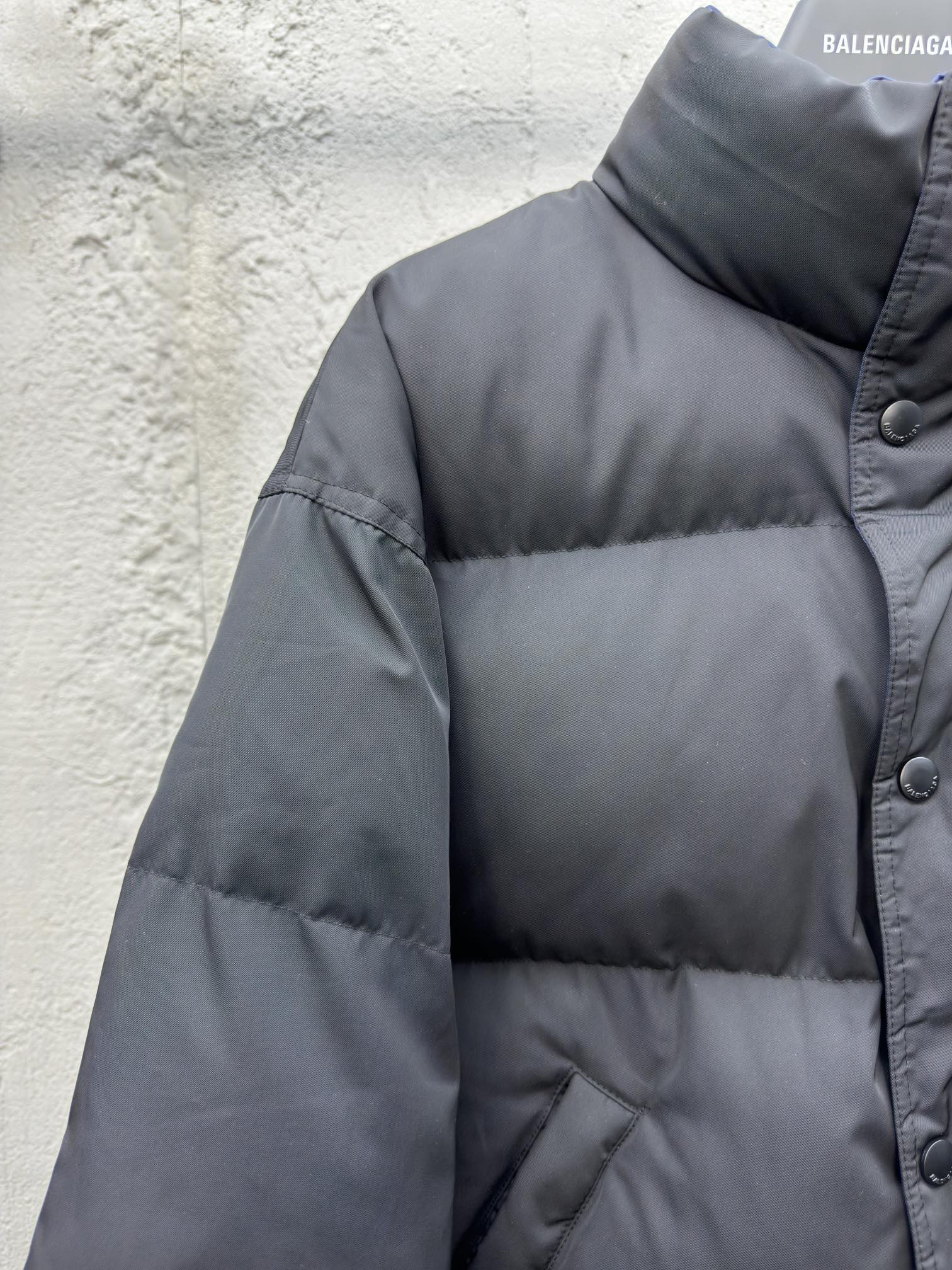 Balenciaga 刺绣款别针双面穿棉服外套 6