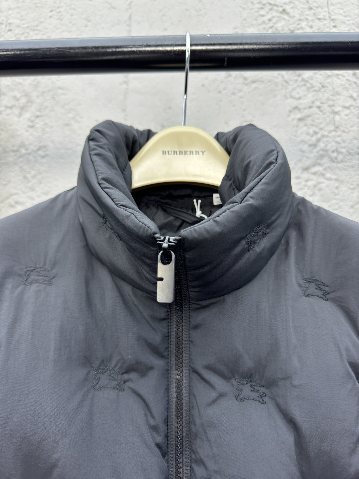 BURBERRY 战马骑士刺绣羽绒外套 3