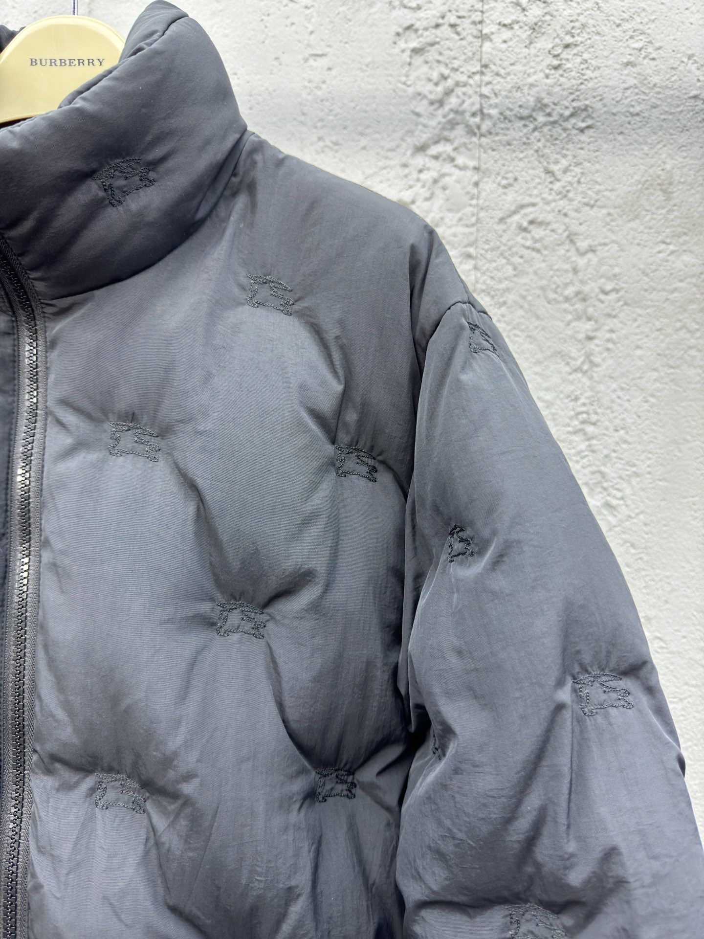 BURBERRY 战马骑士刺绣羽绒外套 5