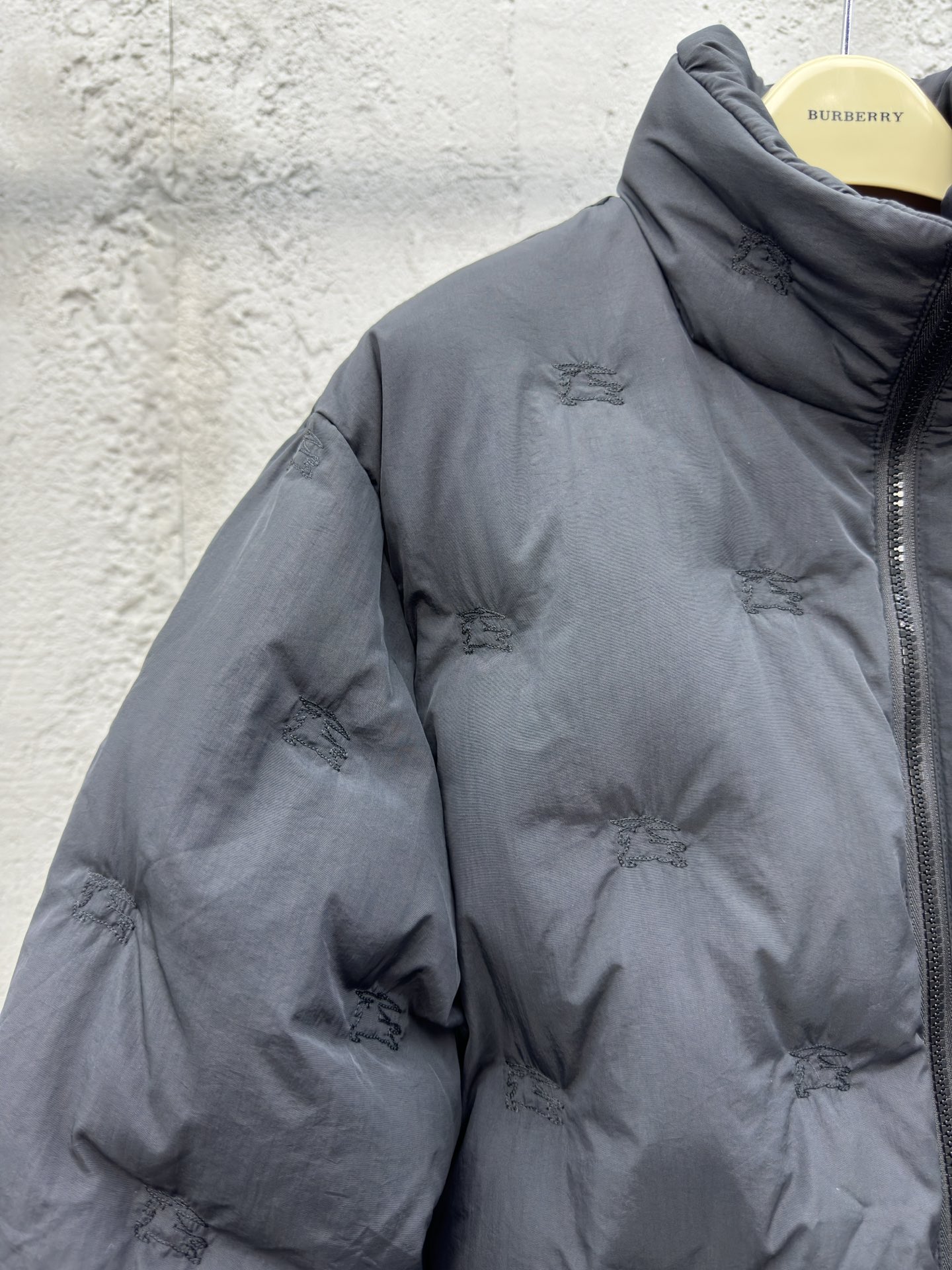 BURBERRY 战马骑士刺绣羽绒外套 4