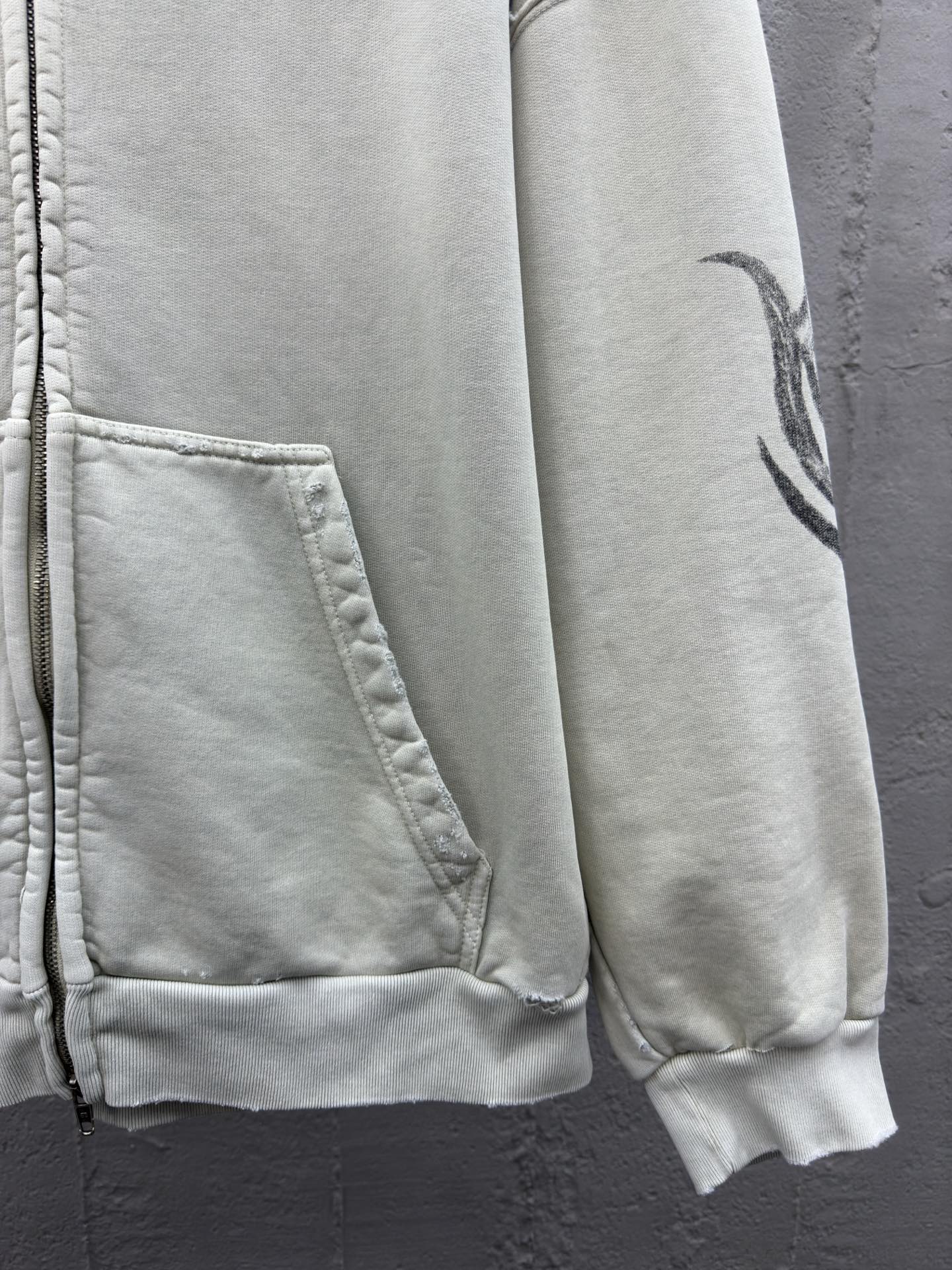Balenciaga 龙纹涂鸦拉链外套 7