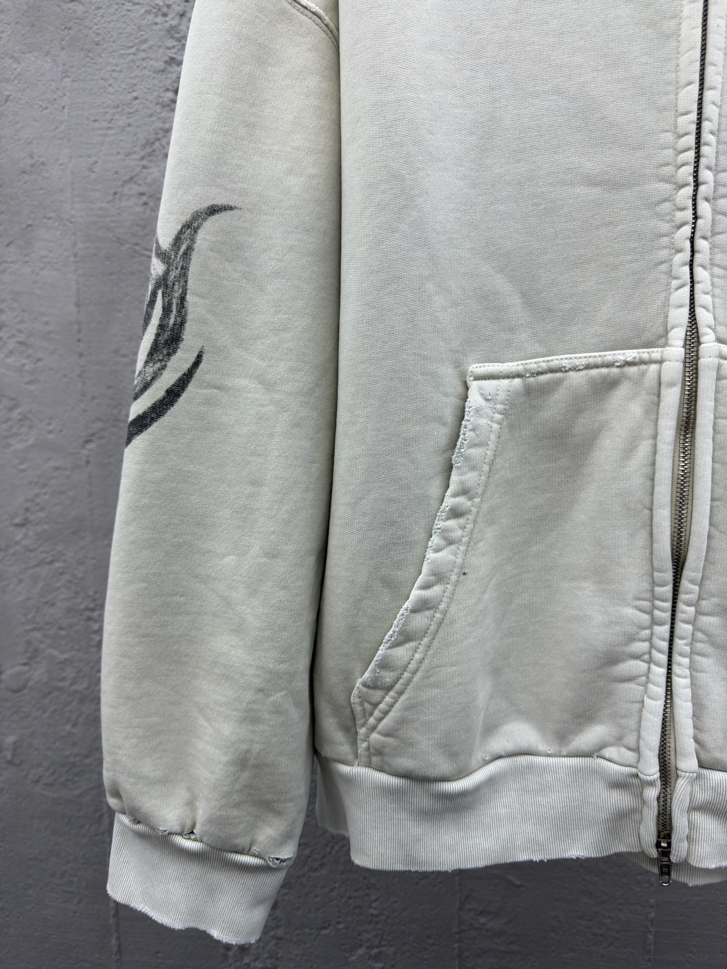 Balenciaga 龙纹涂鸦拉链外套 6