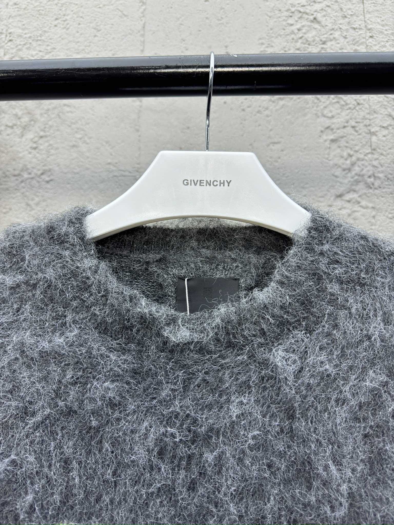 Givenchy 签字马海毛毛衣 3
