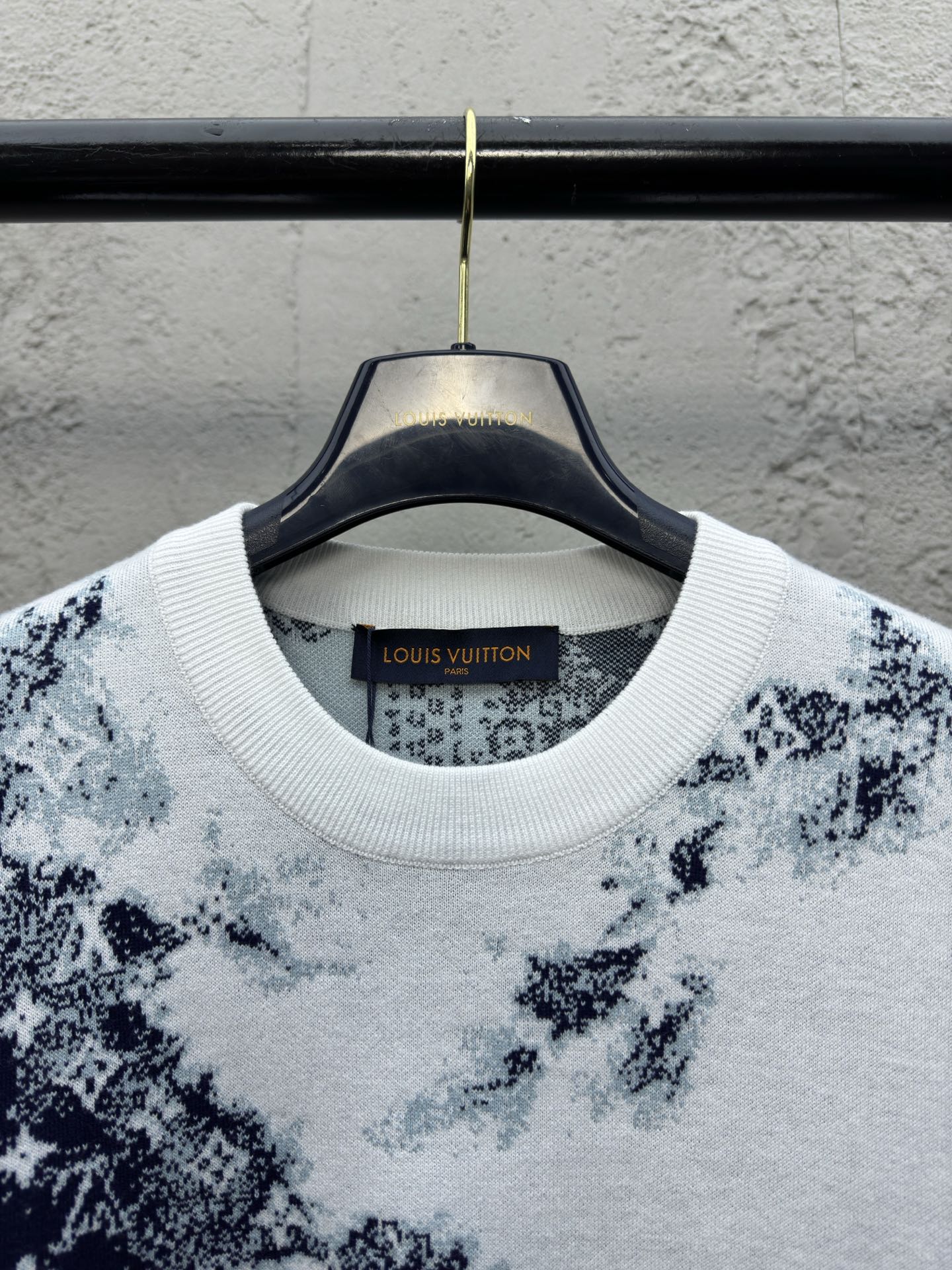 LOUIS VUITTON 蓝白渐变毛衣 3