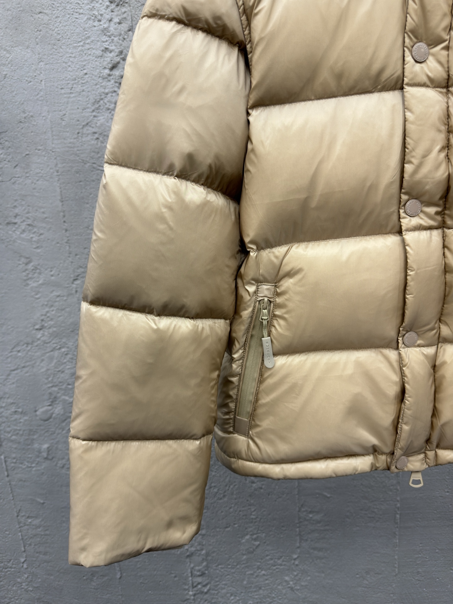 BURBERRY 可拆卸袖子格纹连帽羽绒服 8