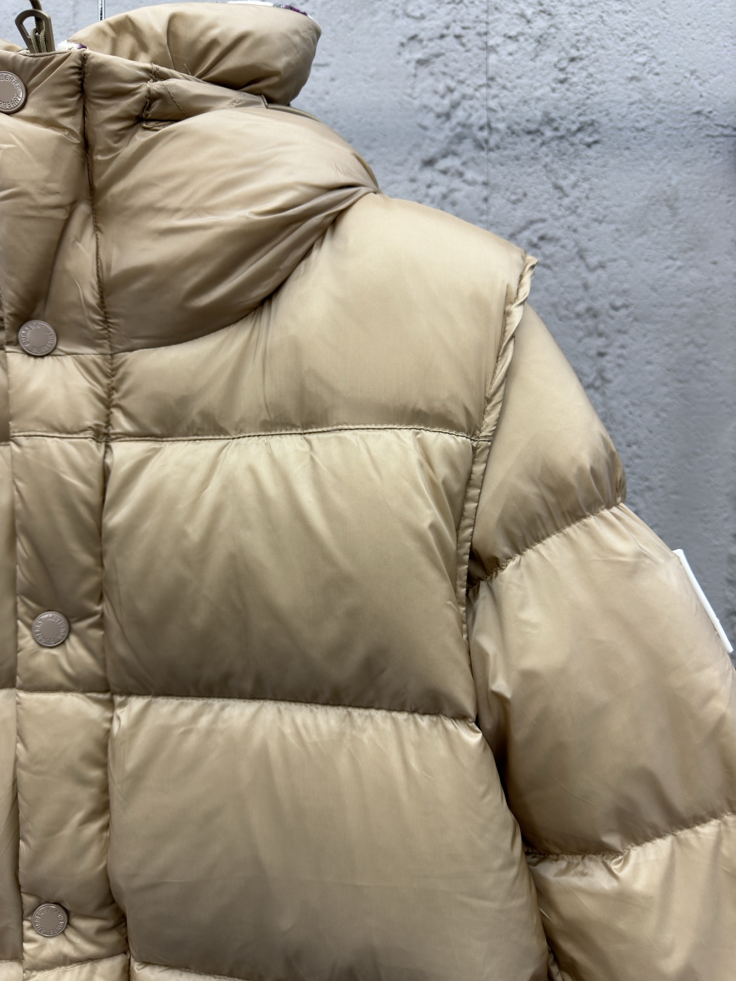 BURBERRY 可拆卸袖子格纹连帽羽绒服 7