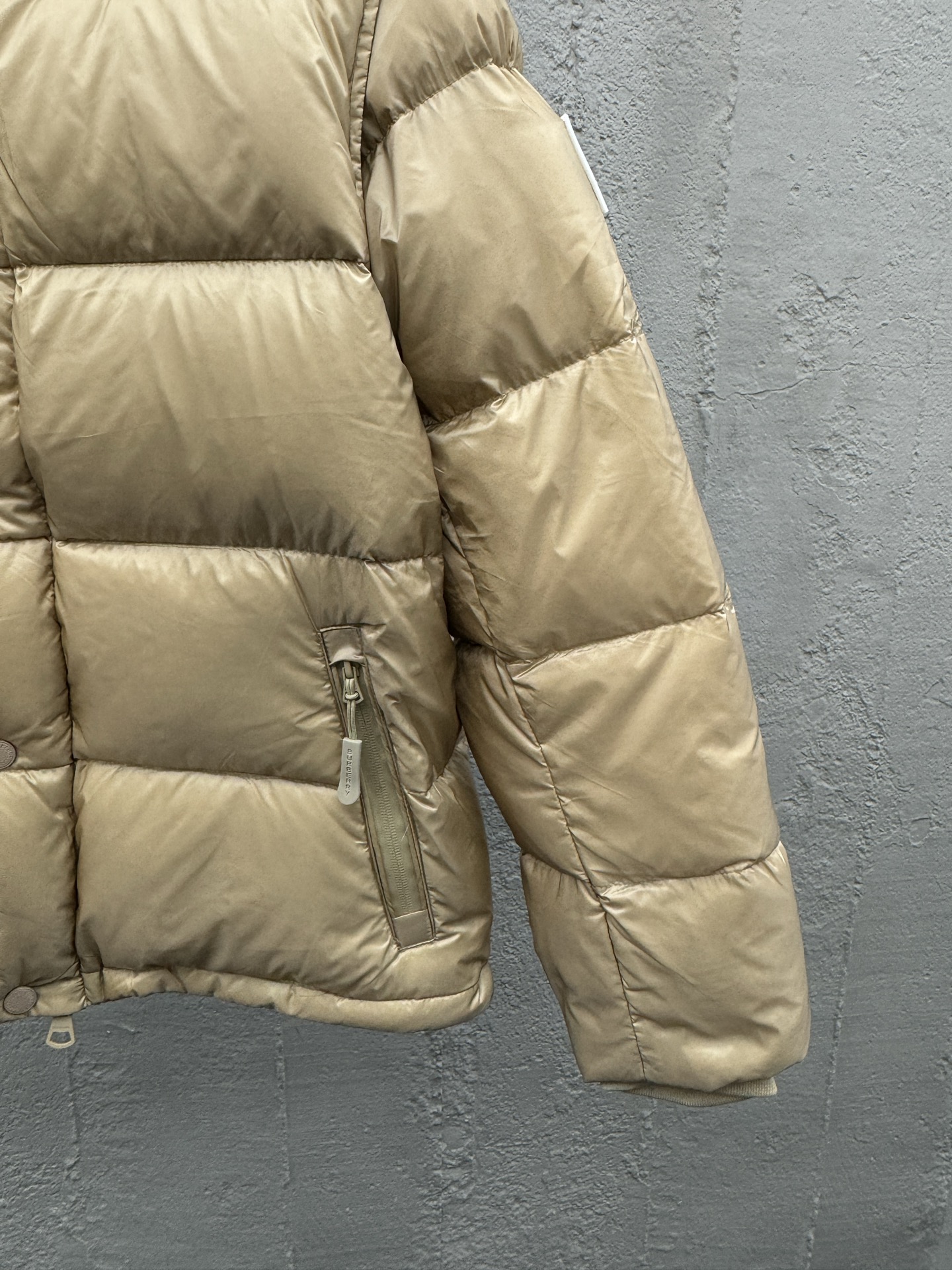 BURBERRY 可拆卸袖子格纹连帽羽绒服 9