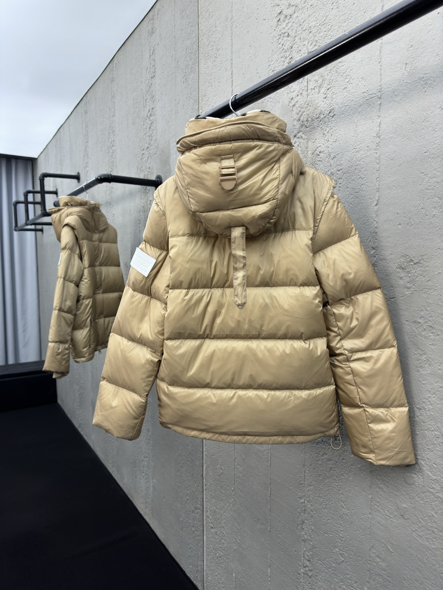 BURBERRY 可拆卸袖子格纹连帽羽绒服 2
