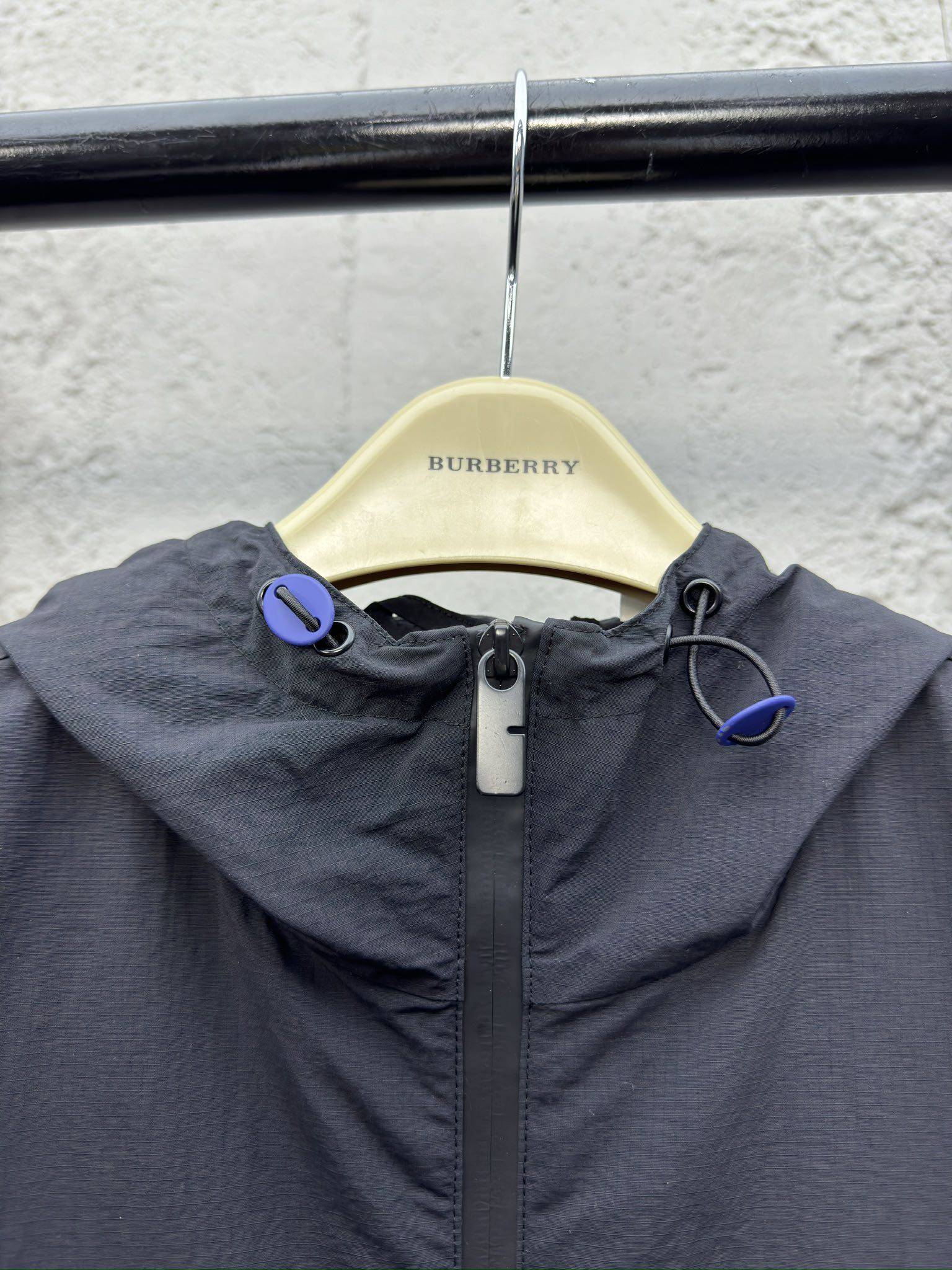 BURBERRY 战马刺绣冲锋衣外套 3