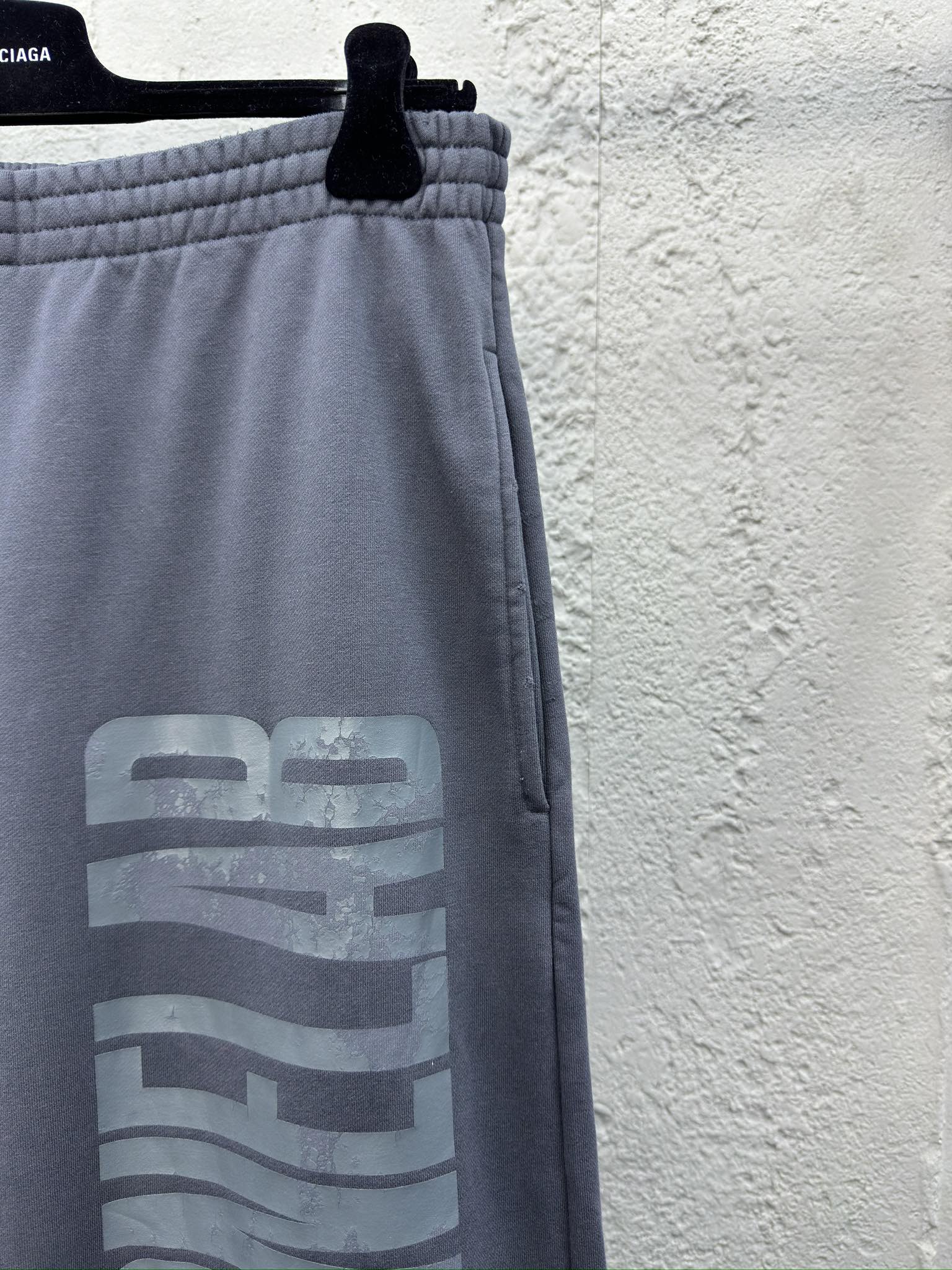 Balenciaga 破坏字母长裤 5