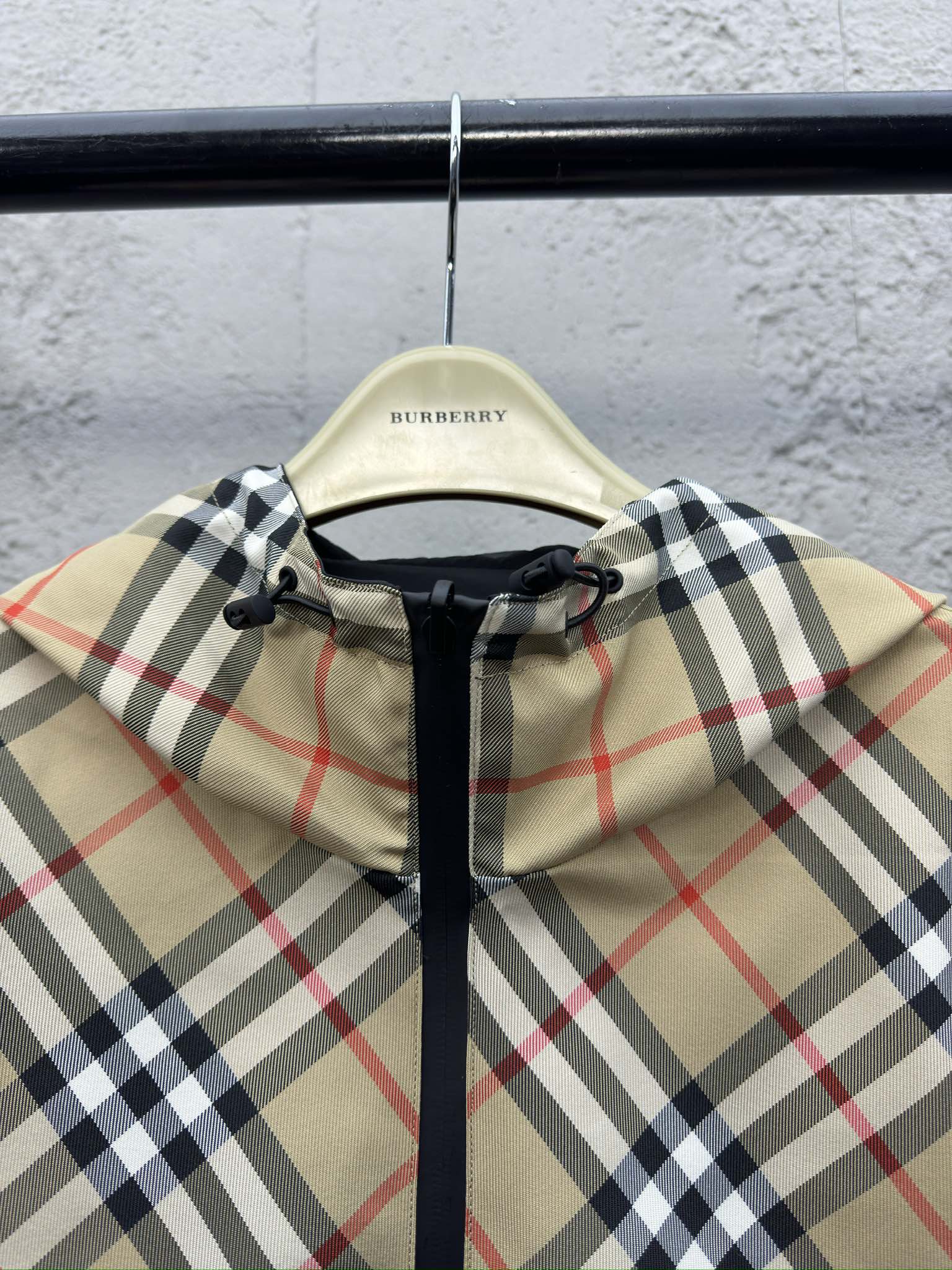 Burberry 斜格纹马术刺绣外套 5