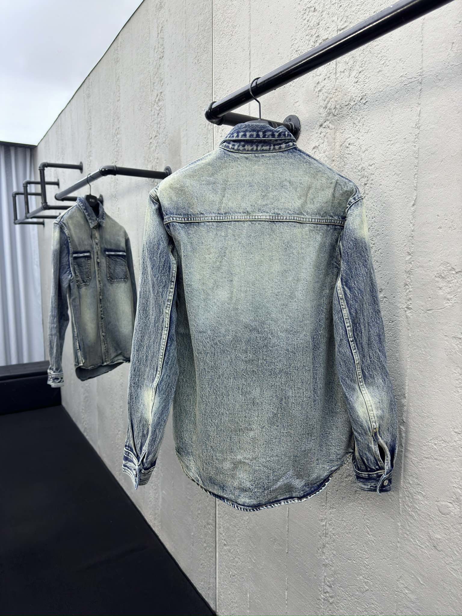 DIOR 水洗做旧牛仔外套 2