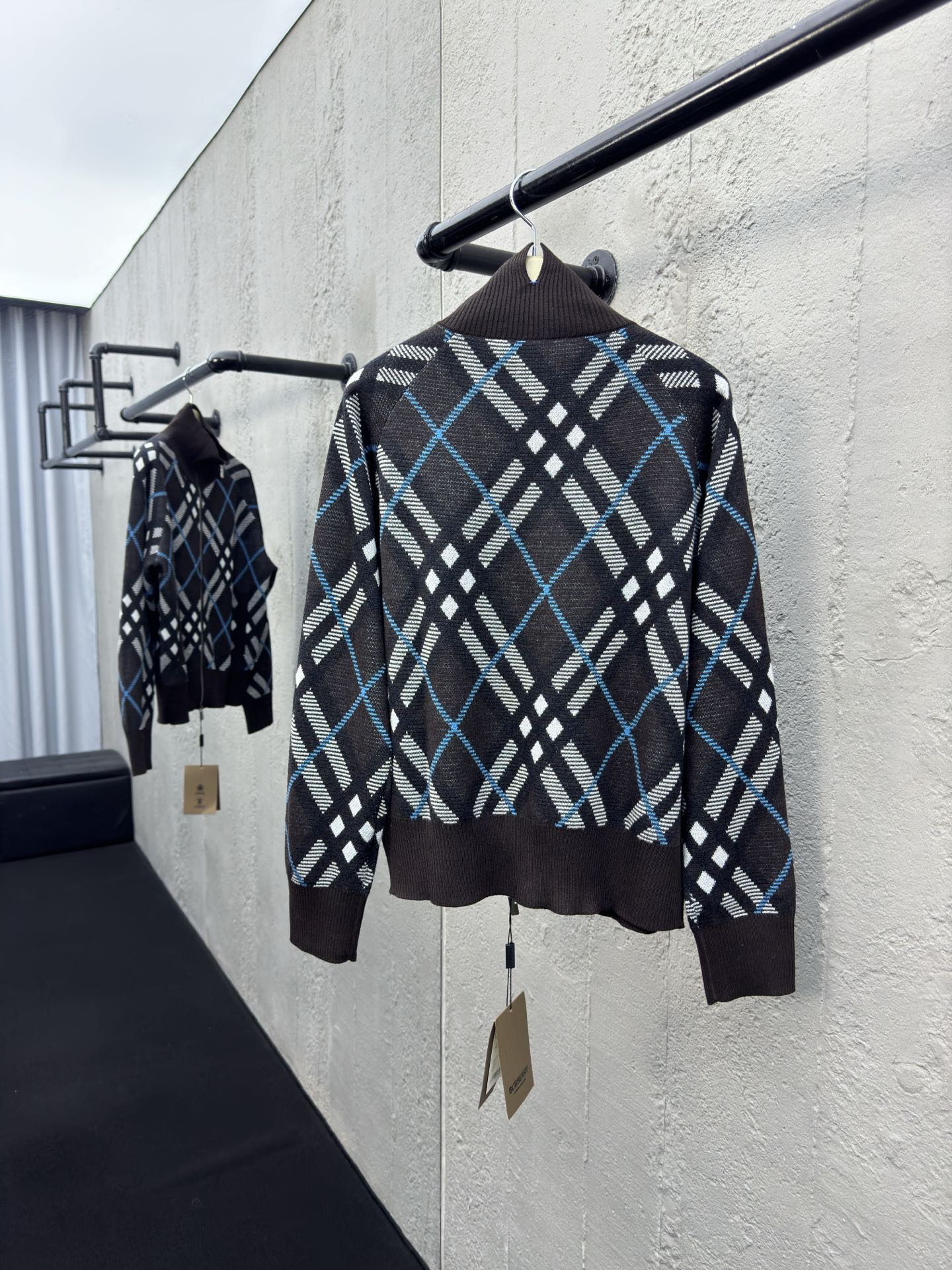 BURBERRY 斜格纹立领羊毛外套 2