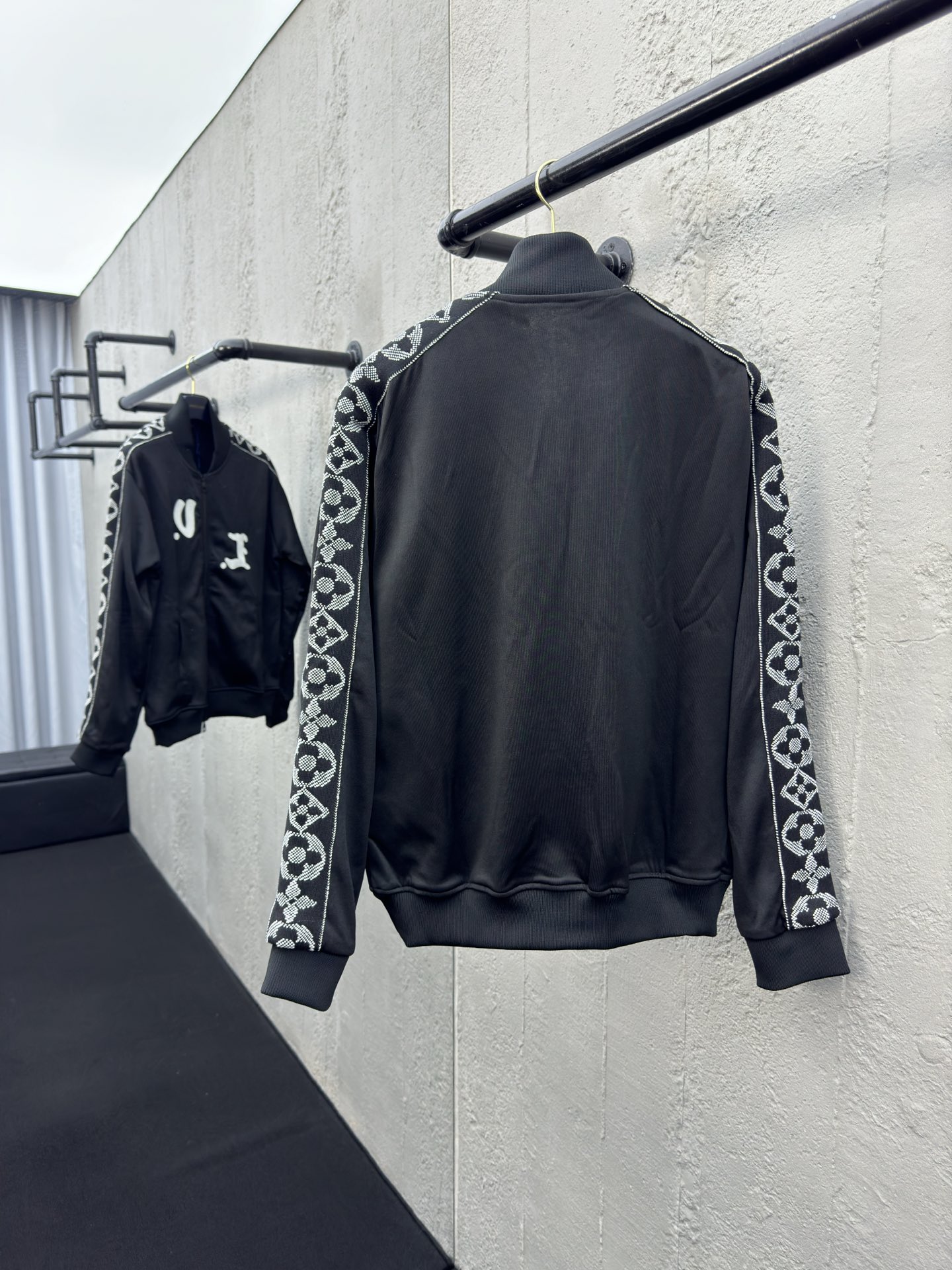 LOUIS VUITTON 双袖拼织带外套 2