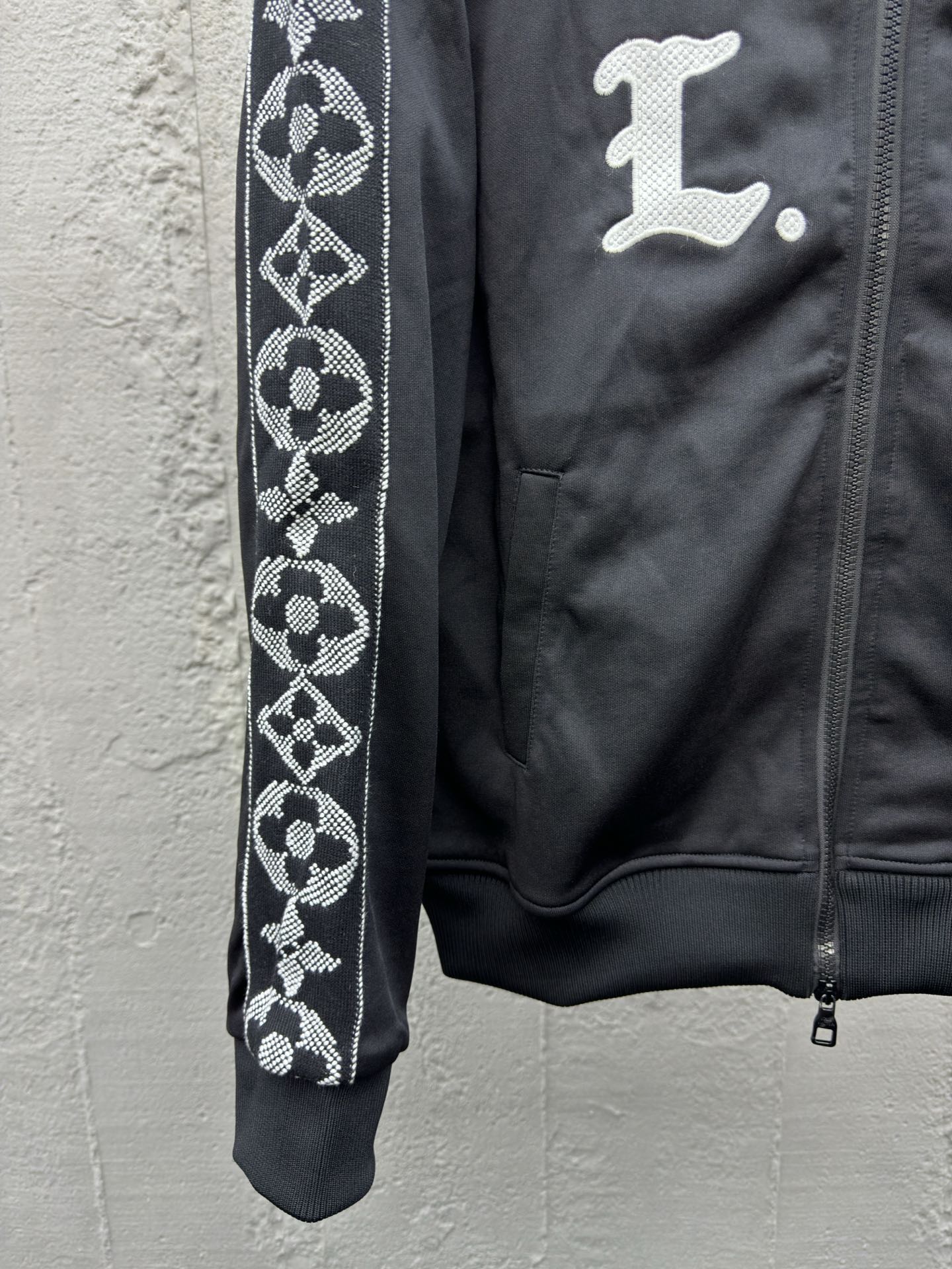 LOUIS VUITTON 双袖拼织带外套 6