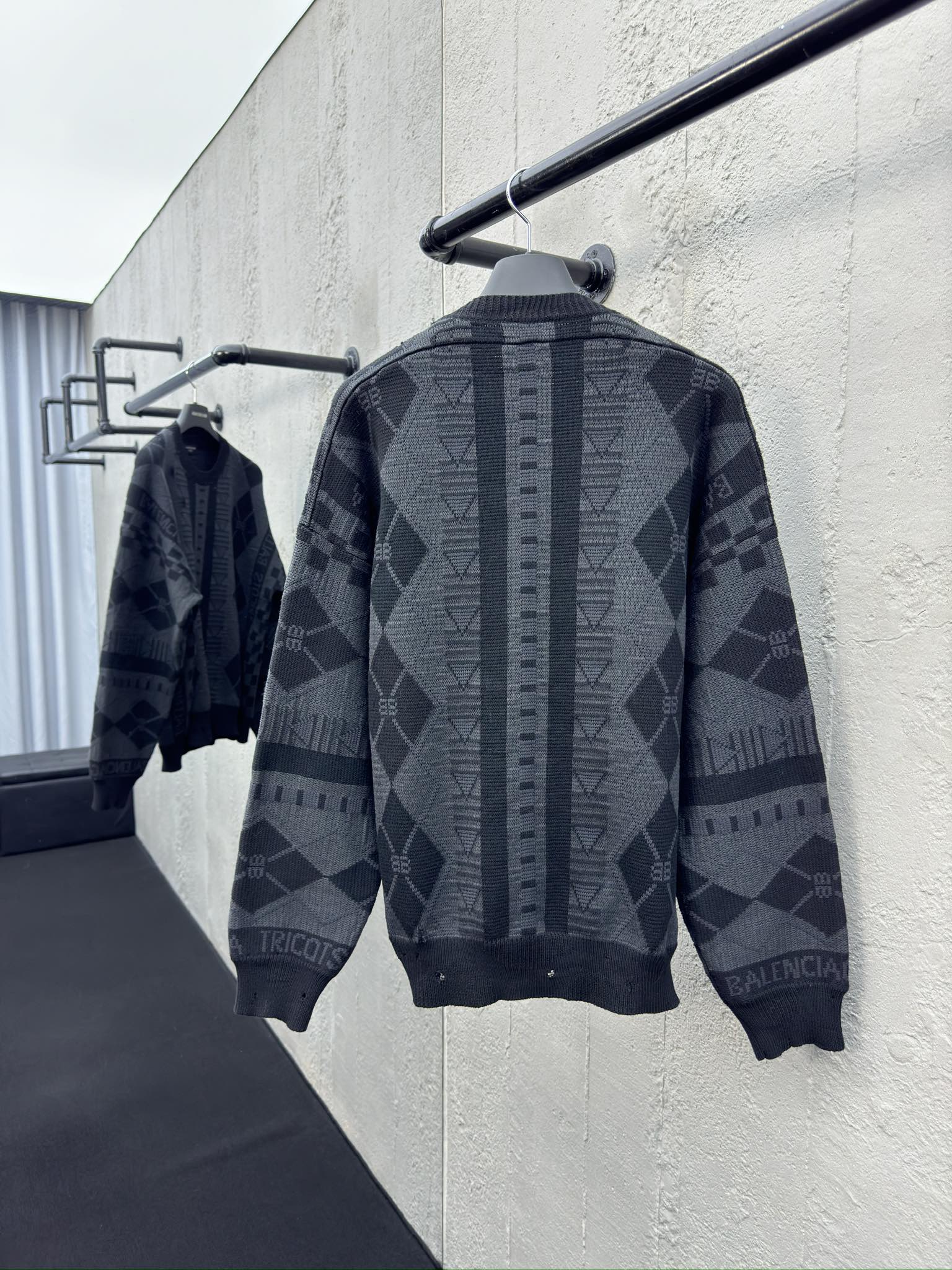Balenciaga 几何图案毛衣 2