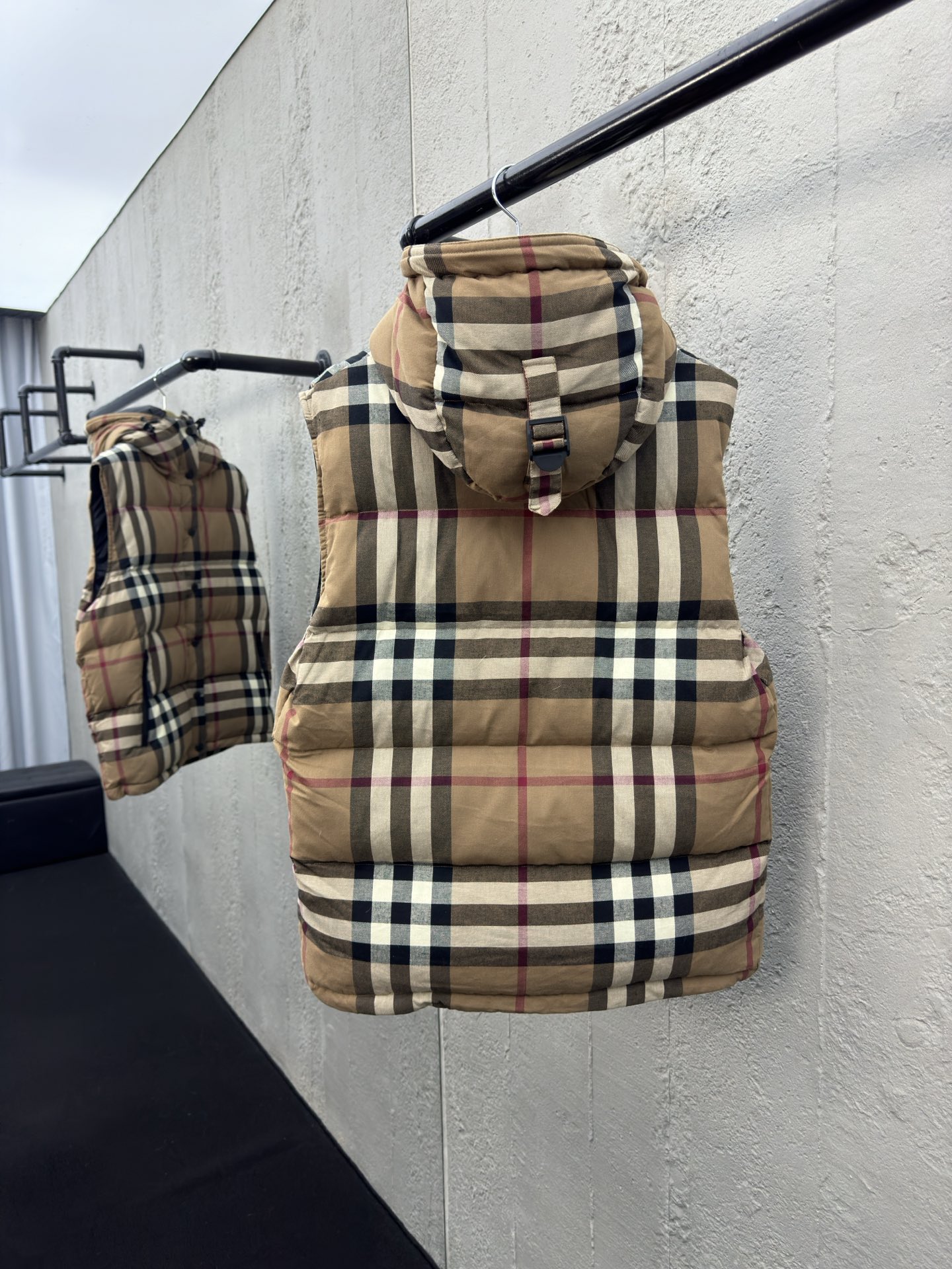 BURBERRY 袖子拆卸格子羽绒服外套 4