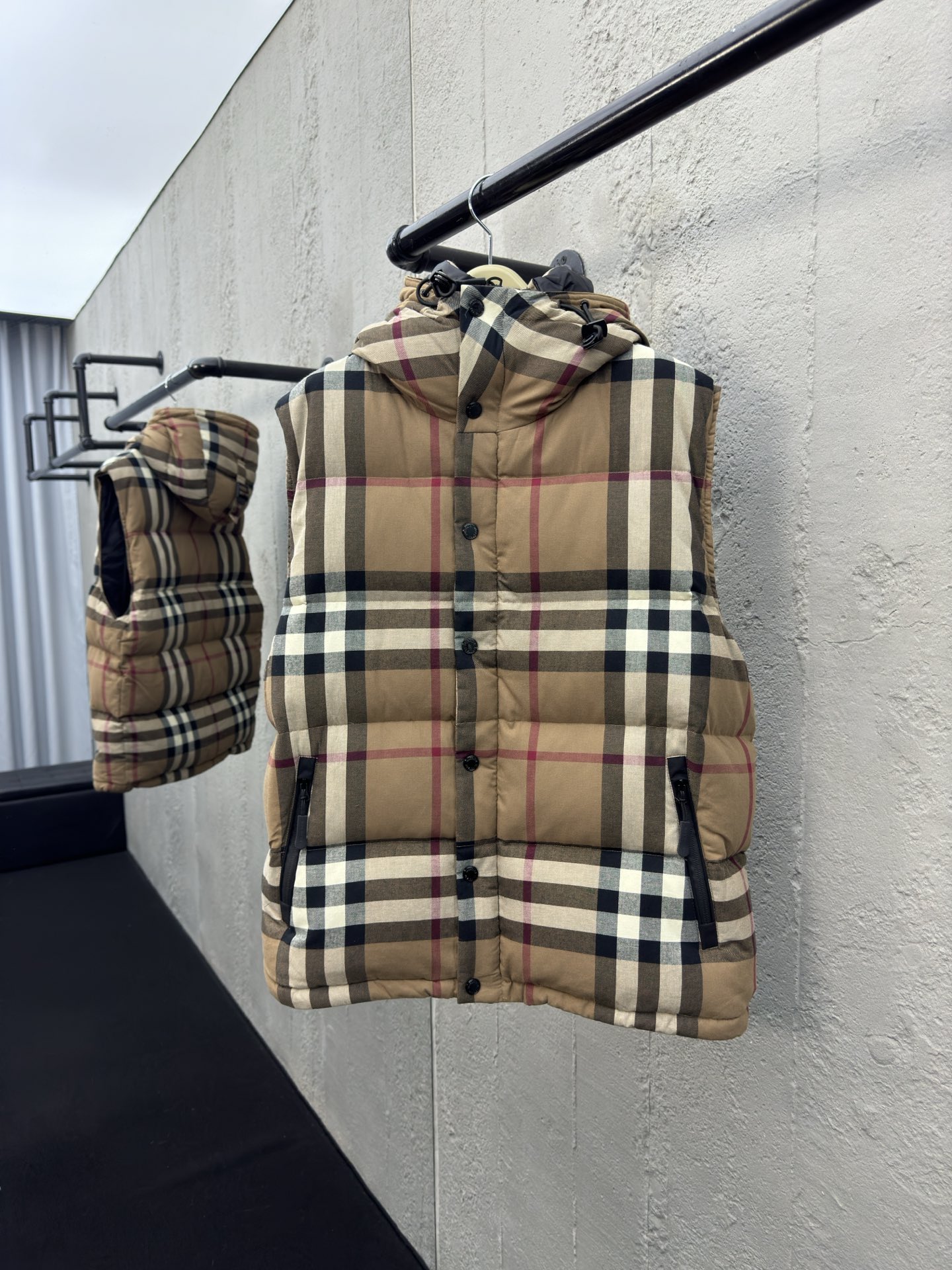 BURBERRY 袖子拆卸格子羽绒服外套 3