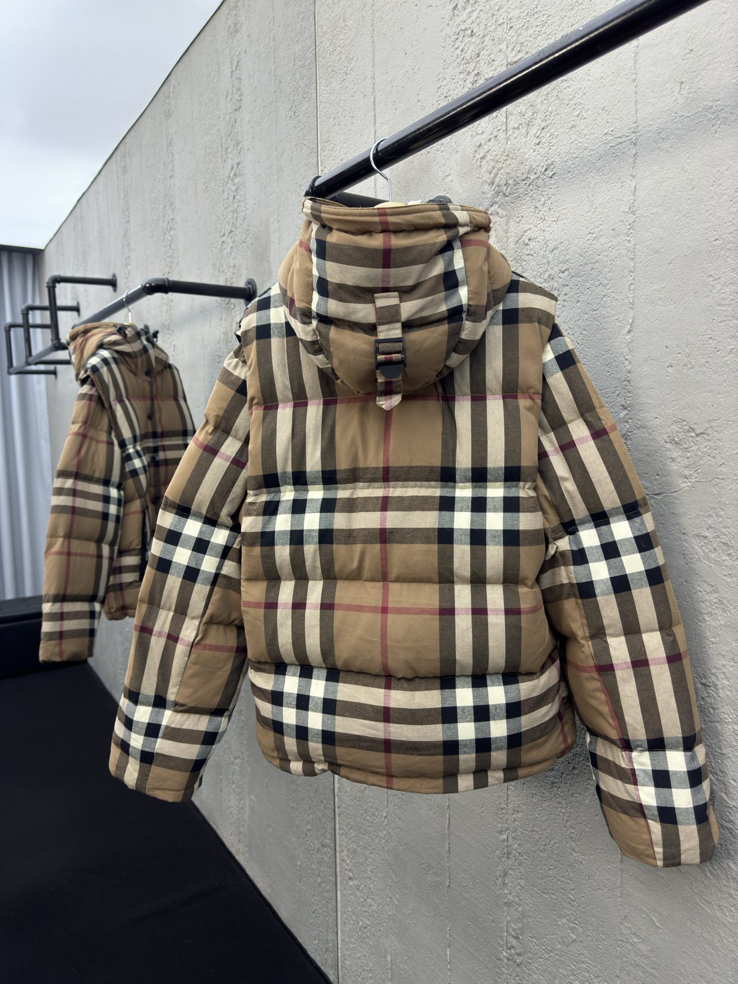BURBERRY 袖子拆卸格子羽绒服外套 2
