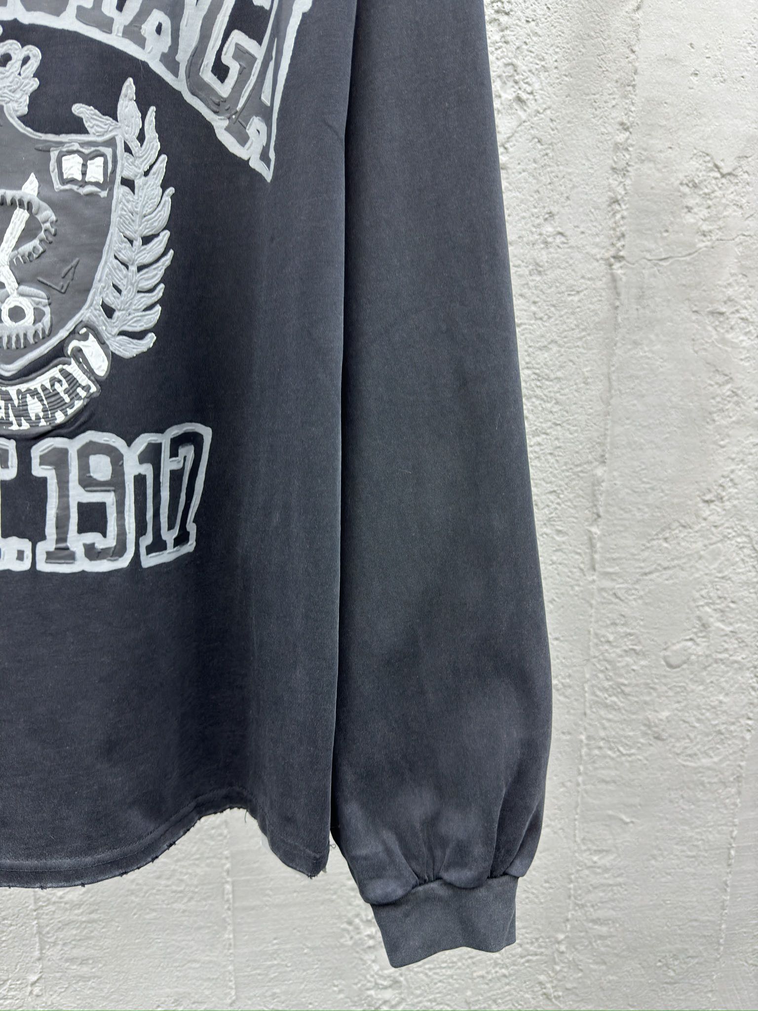 Balenciaga 剪刀手发泡印花长袖 7