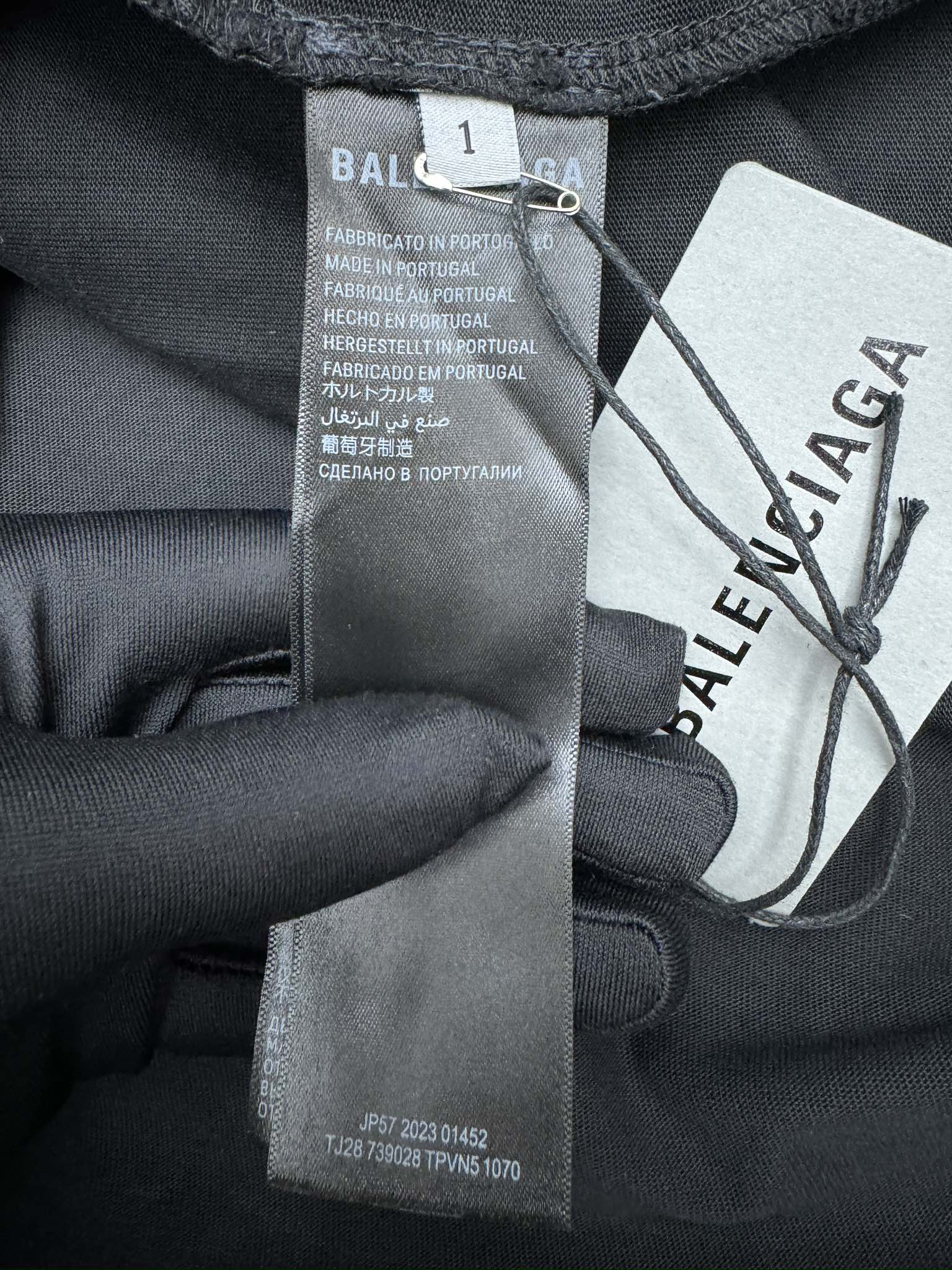 Balenciaga 剪刀手发泡印花长袖 9