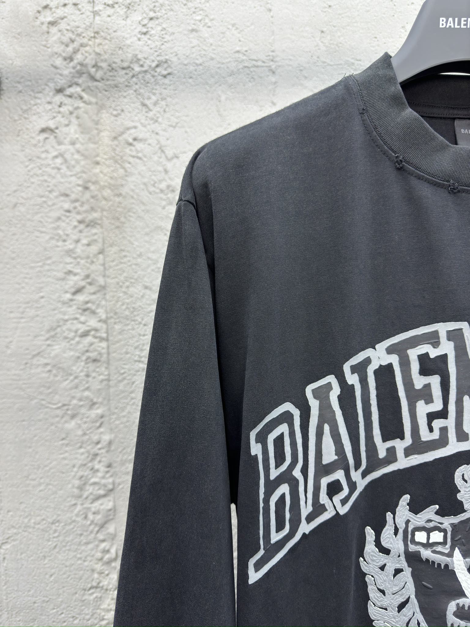 Balenciaga 剪刀手发泡印花长袖 4