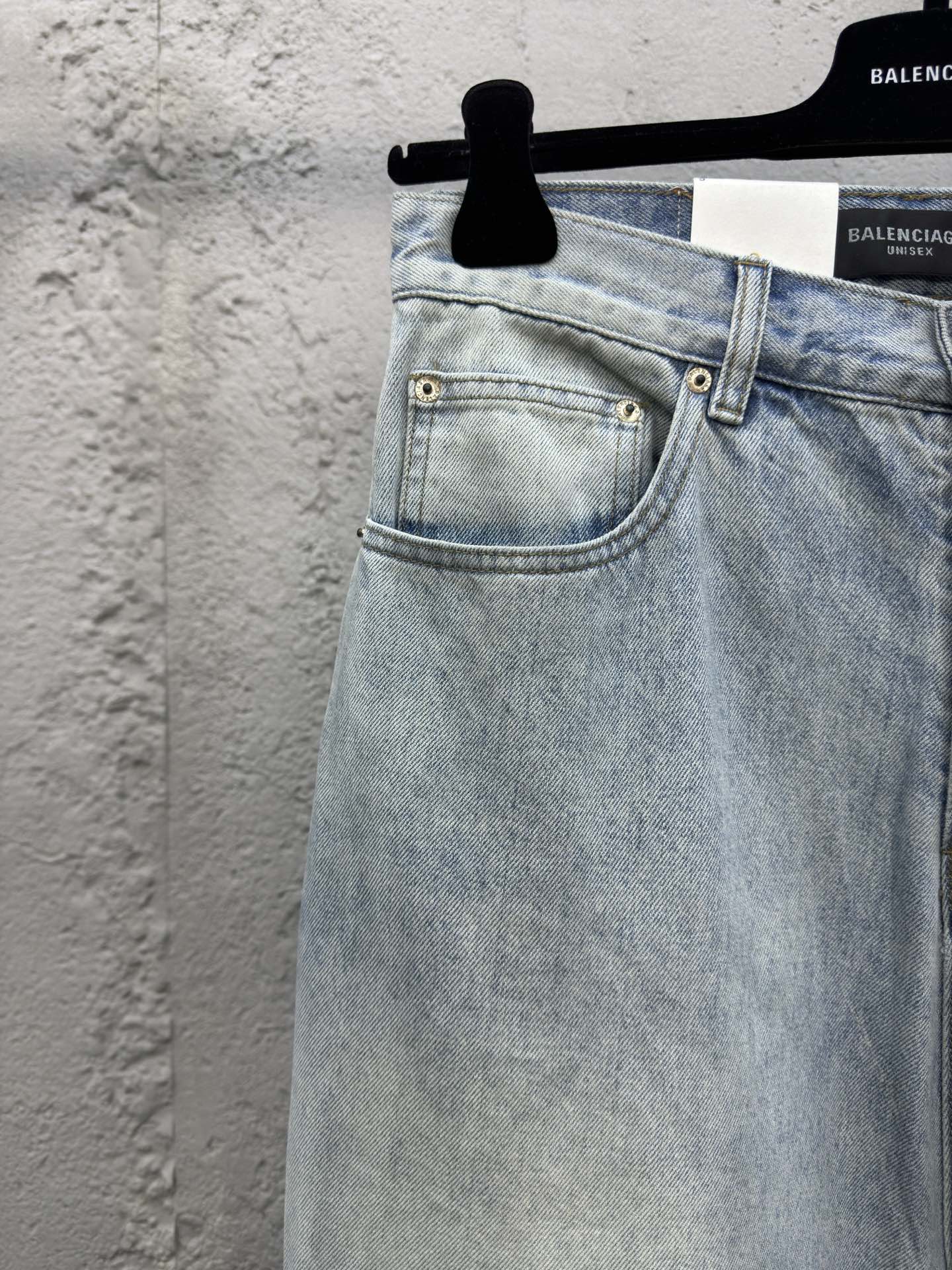 Balenciaga 卡纸标签阔腿牛仔裤 4