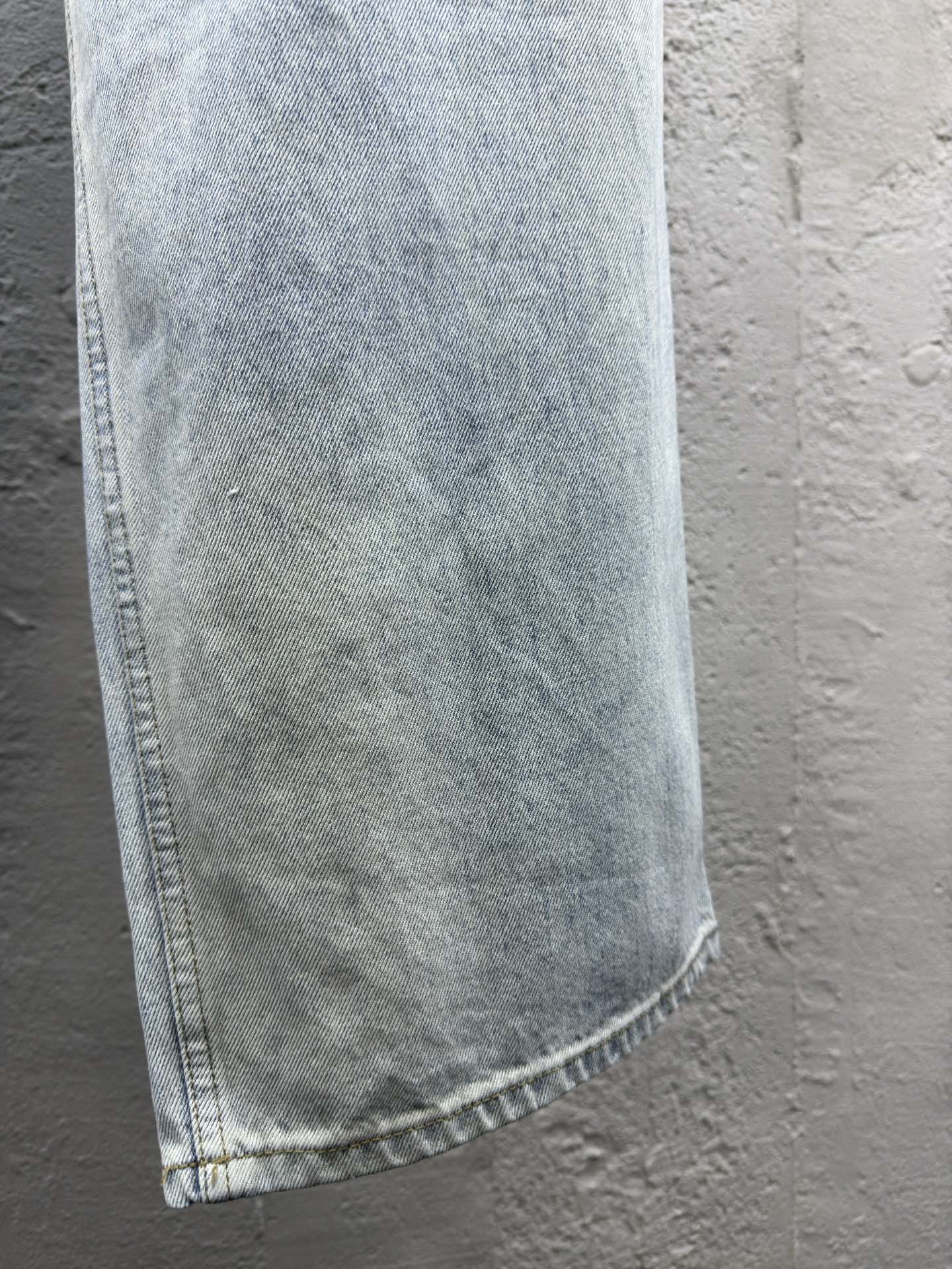 Balenciaga 卡纸标签阔腿牛仔裤 7