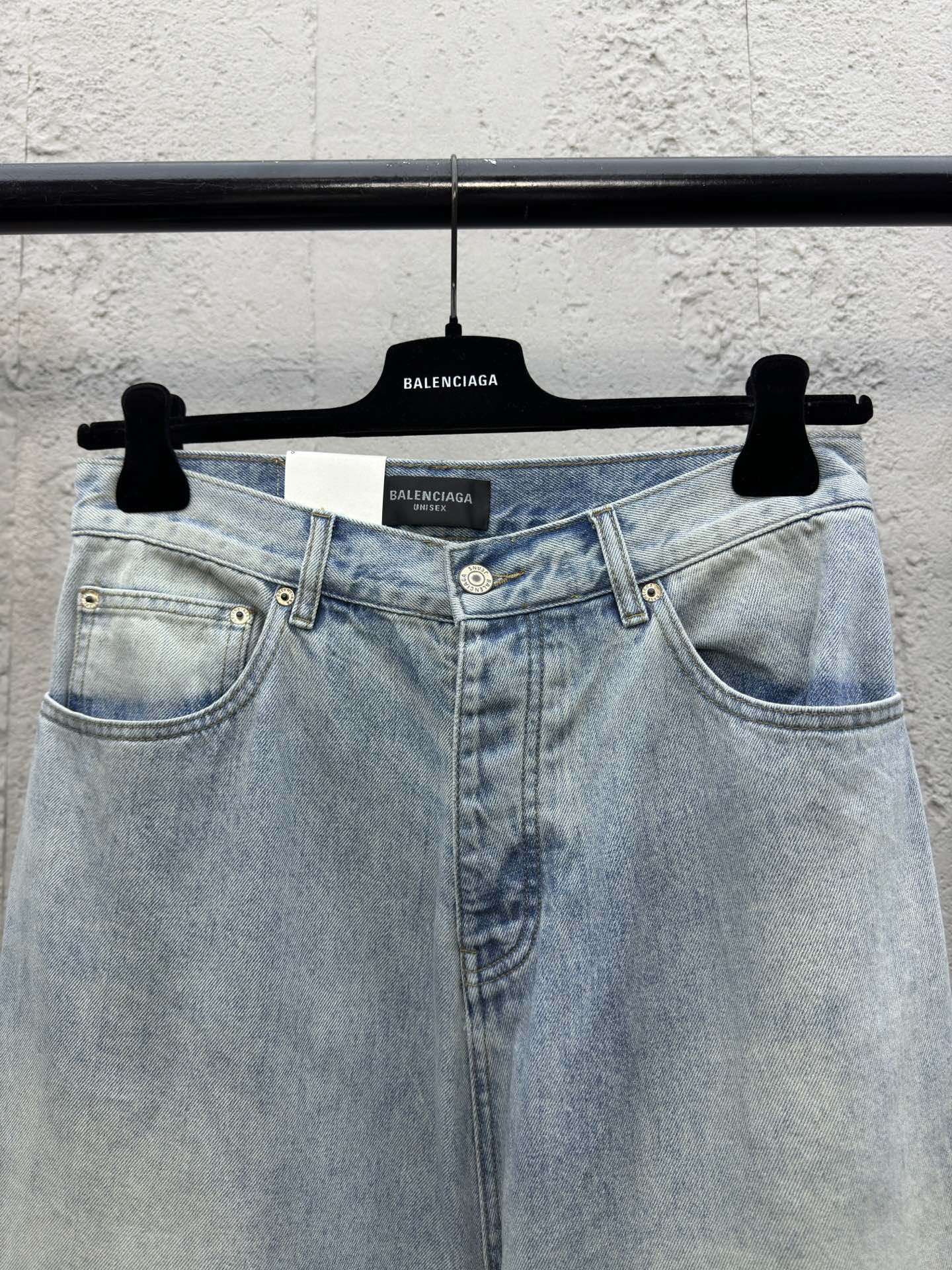 Balenciaga 卡纸标签阔腿牛仔裤 3