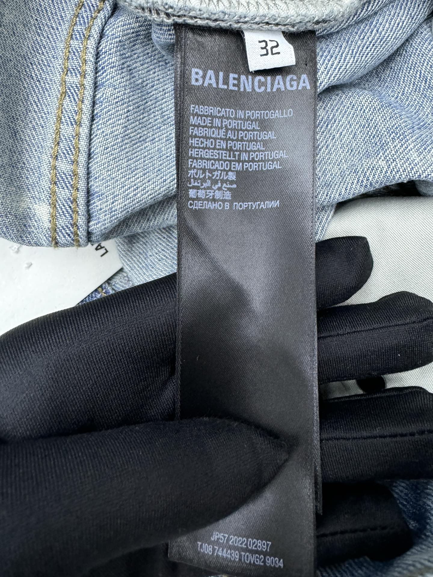 Balenciaga 卡纸标签阔腿牛仔裤 9
