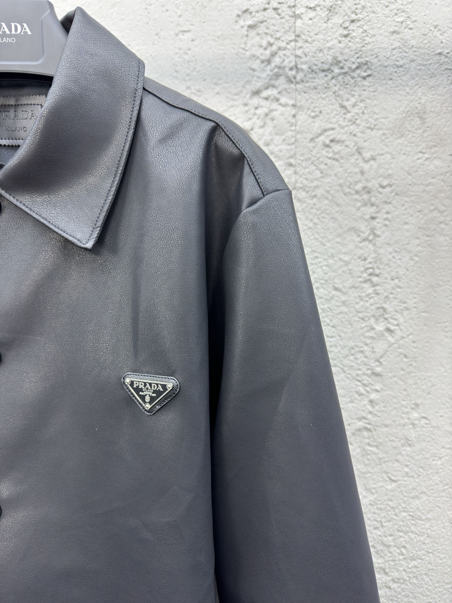 PRADA 小羊皮三角标皮衣外套 5