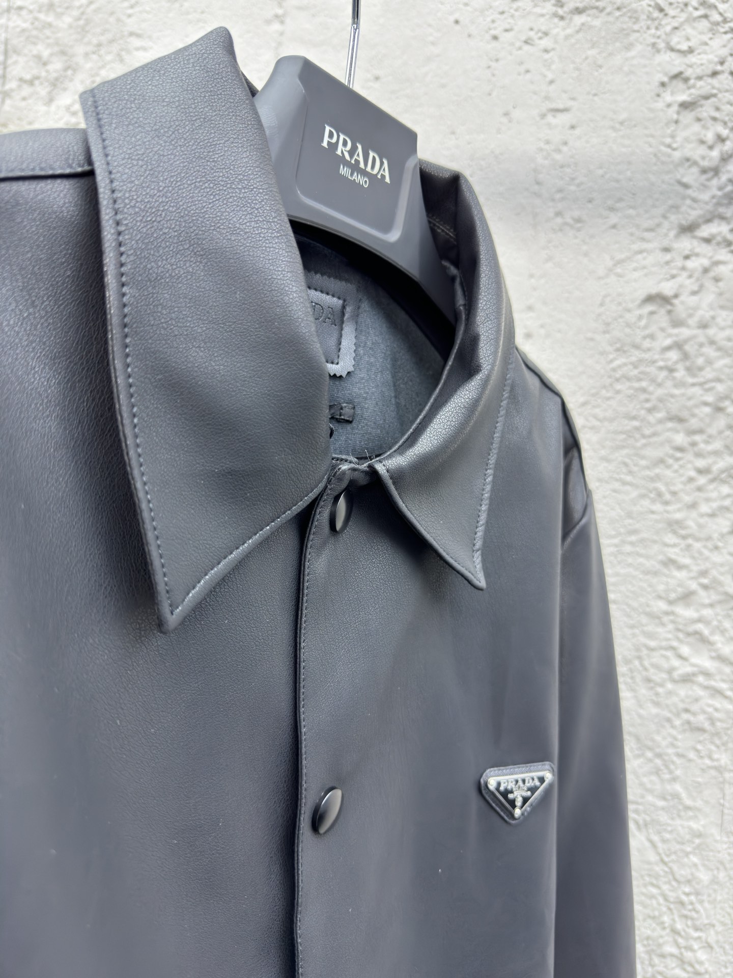 PRADA 小羊皮三角标皮衣外套 8