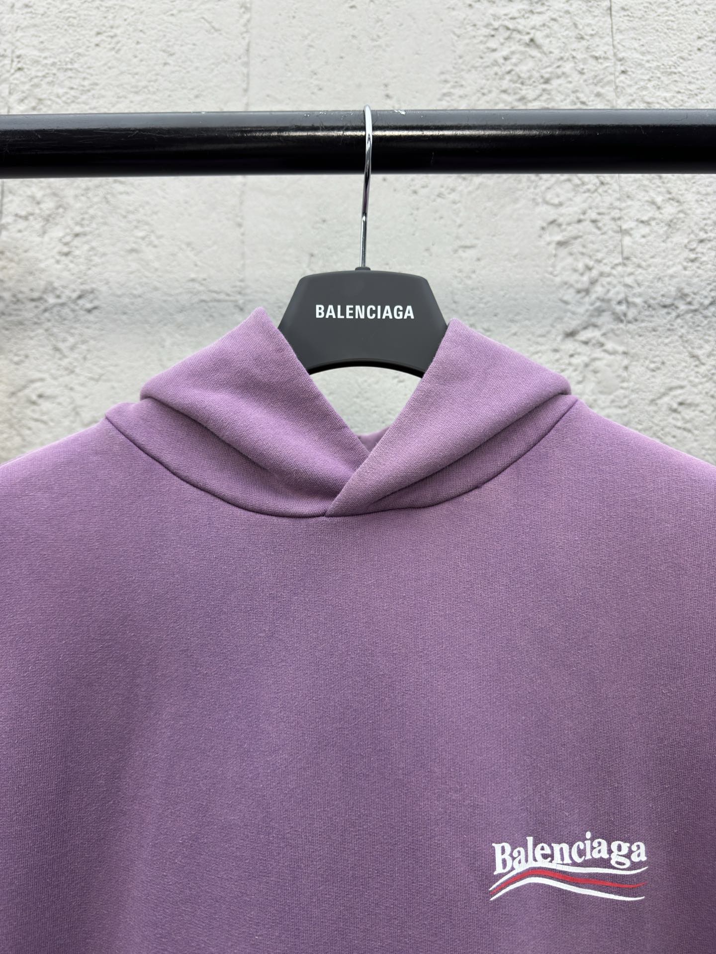 Balenciaga 可乐波浪纹裂字母帽衫 3