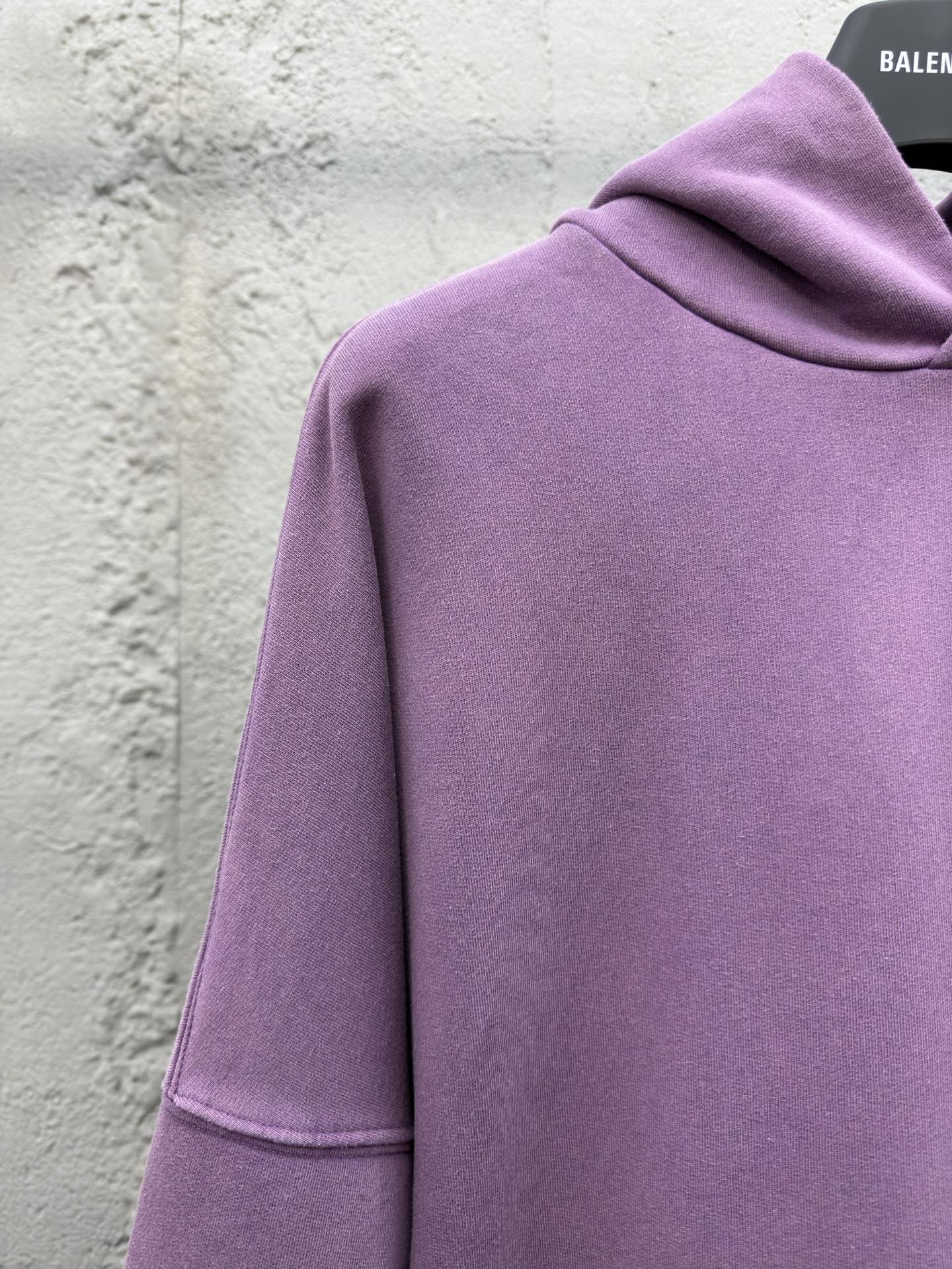 Balenciaga 可乐波浪纹裂字母帽衫 4