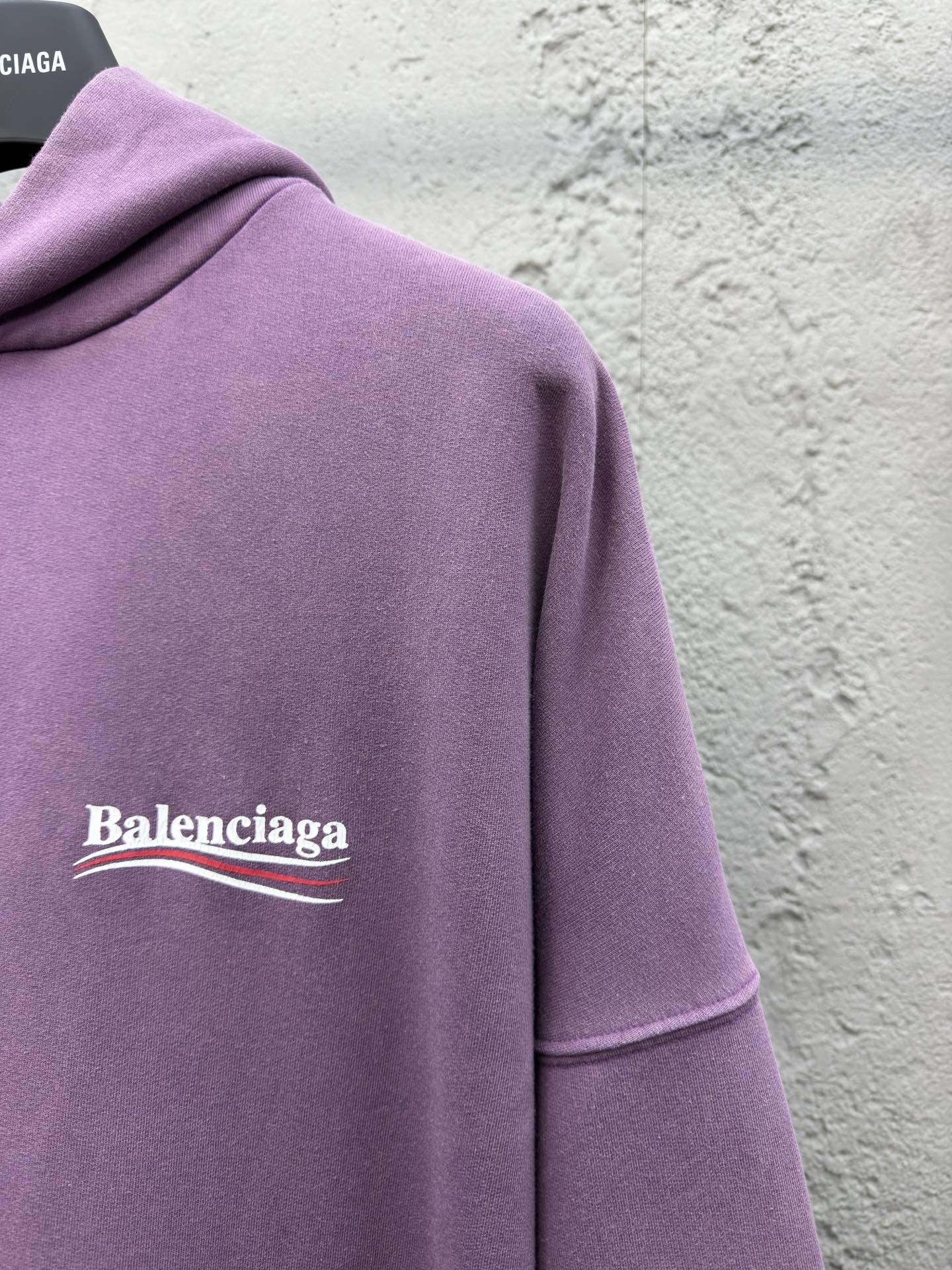 Balenciaga 可乐波浪纹裂字母帽衫 5