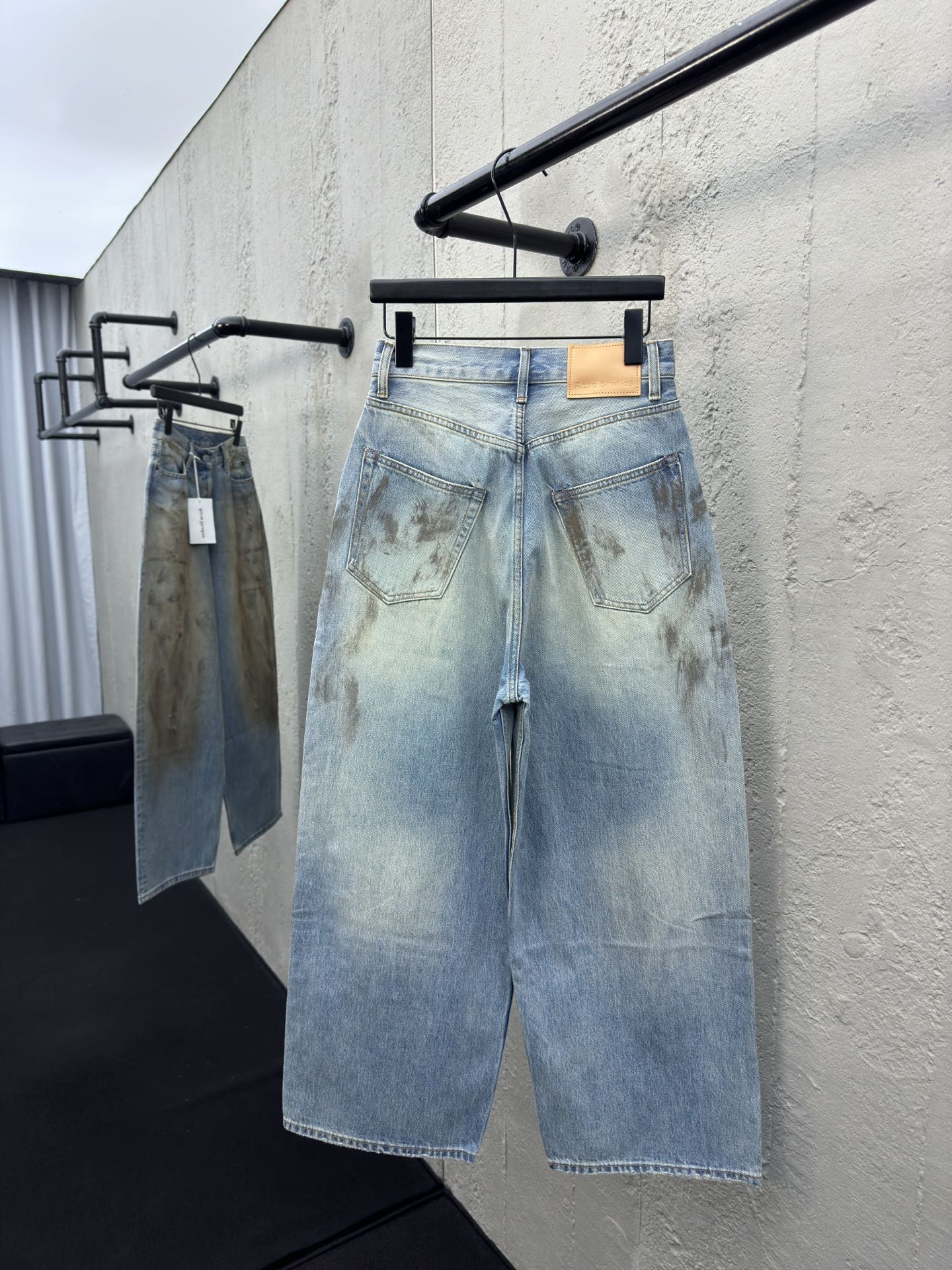 Acne Studios 脏脏做旧牛仔裤 2