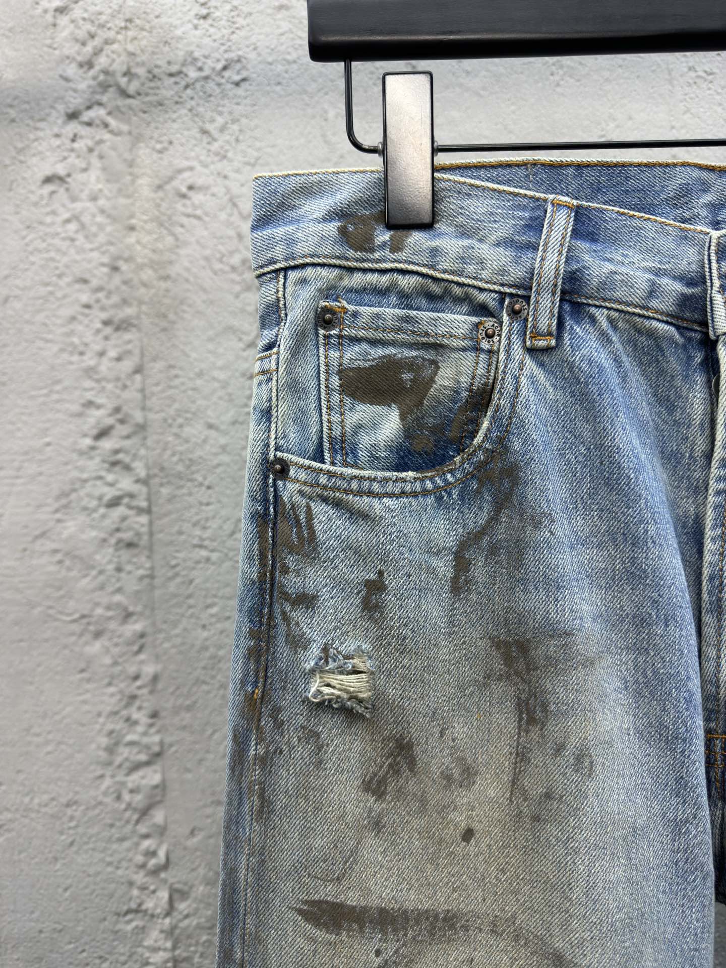 Acne Studios 脏脏泼墨破洞牛仔裤 4