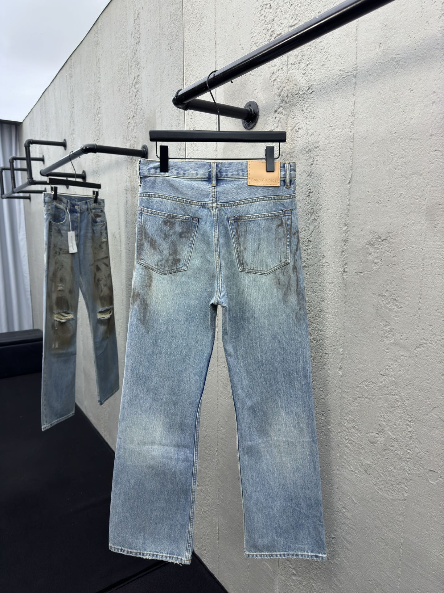 Acne Studios 脏脏泼墨破洞牛仔裤 2