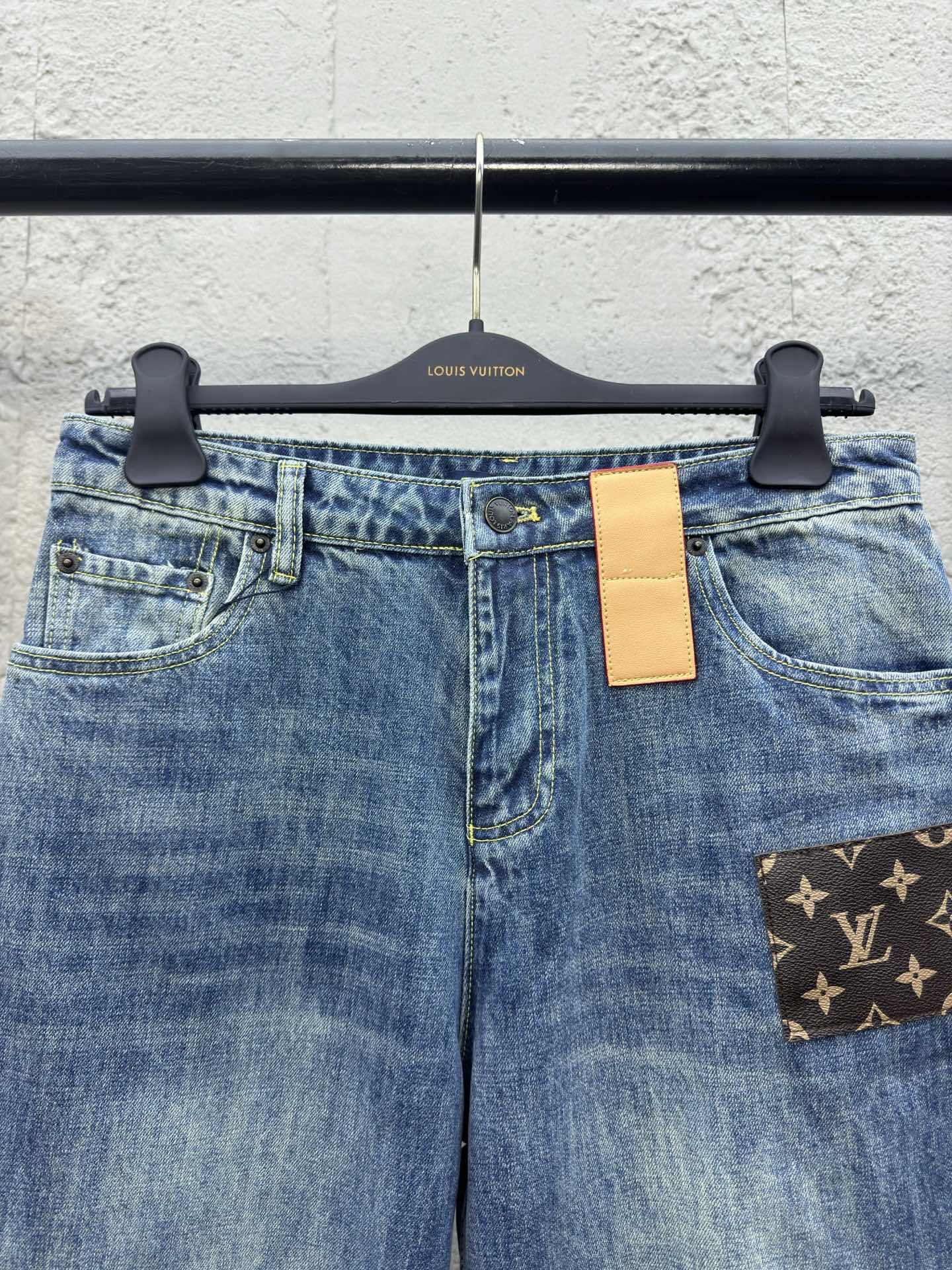 LOUIS VUITTON 标识皮革喇叭牛仔裤 3