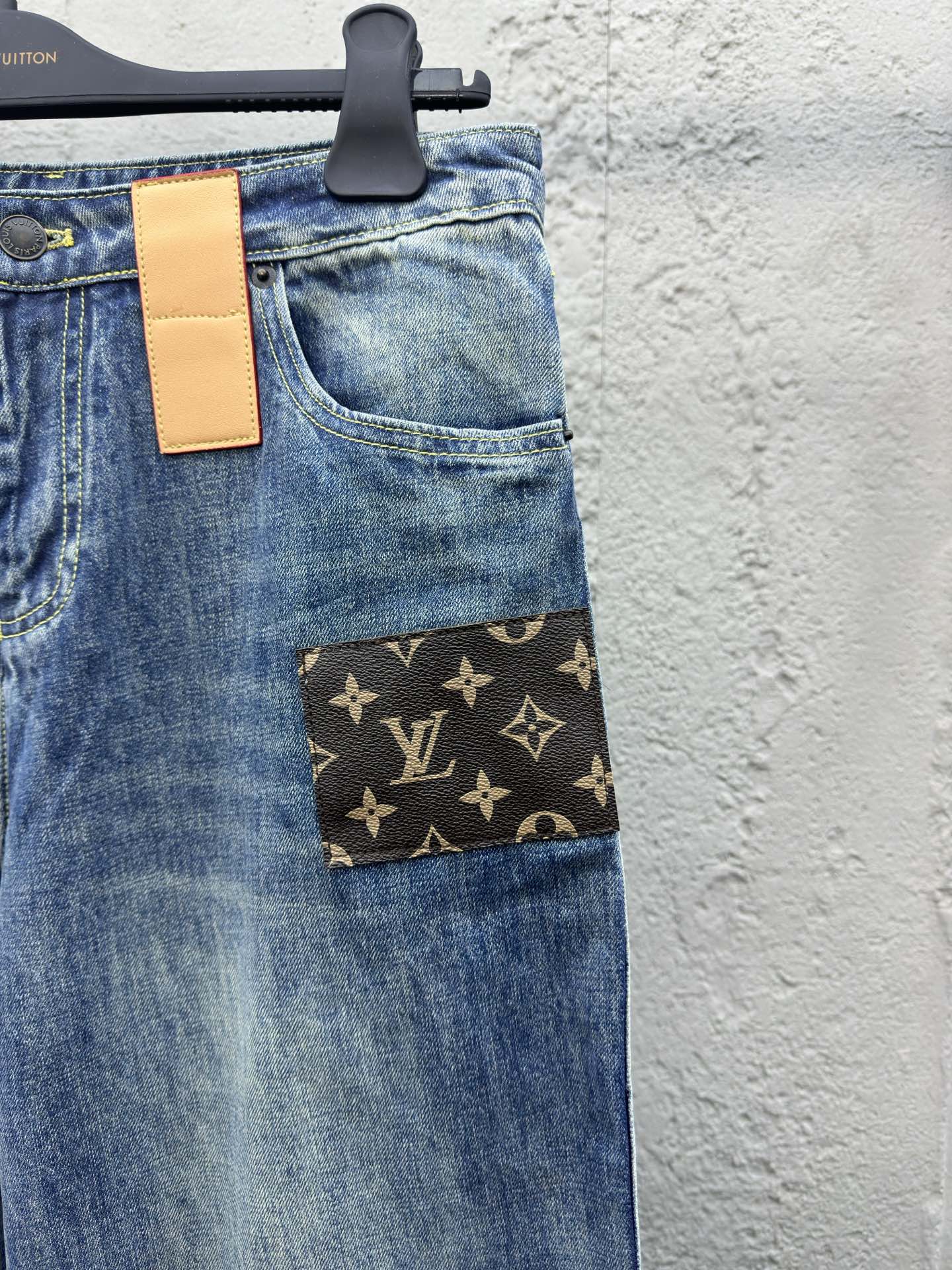 LOUIS VUITTON 标识皮革喇叭牛仔裤 5