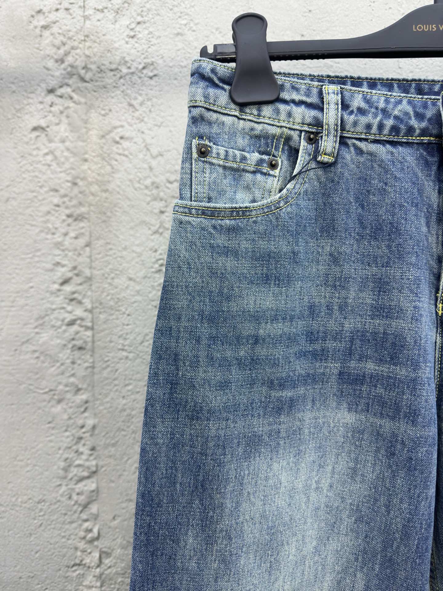 LOUIS VUITTON 标识皮革喇叭牛仔裤 4